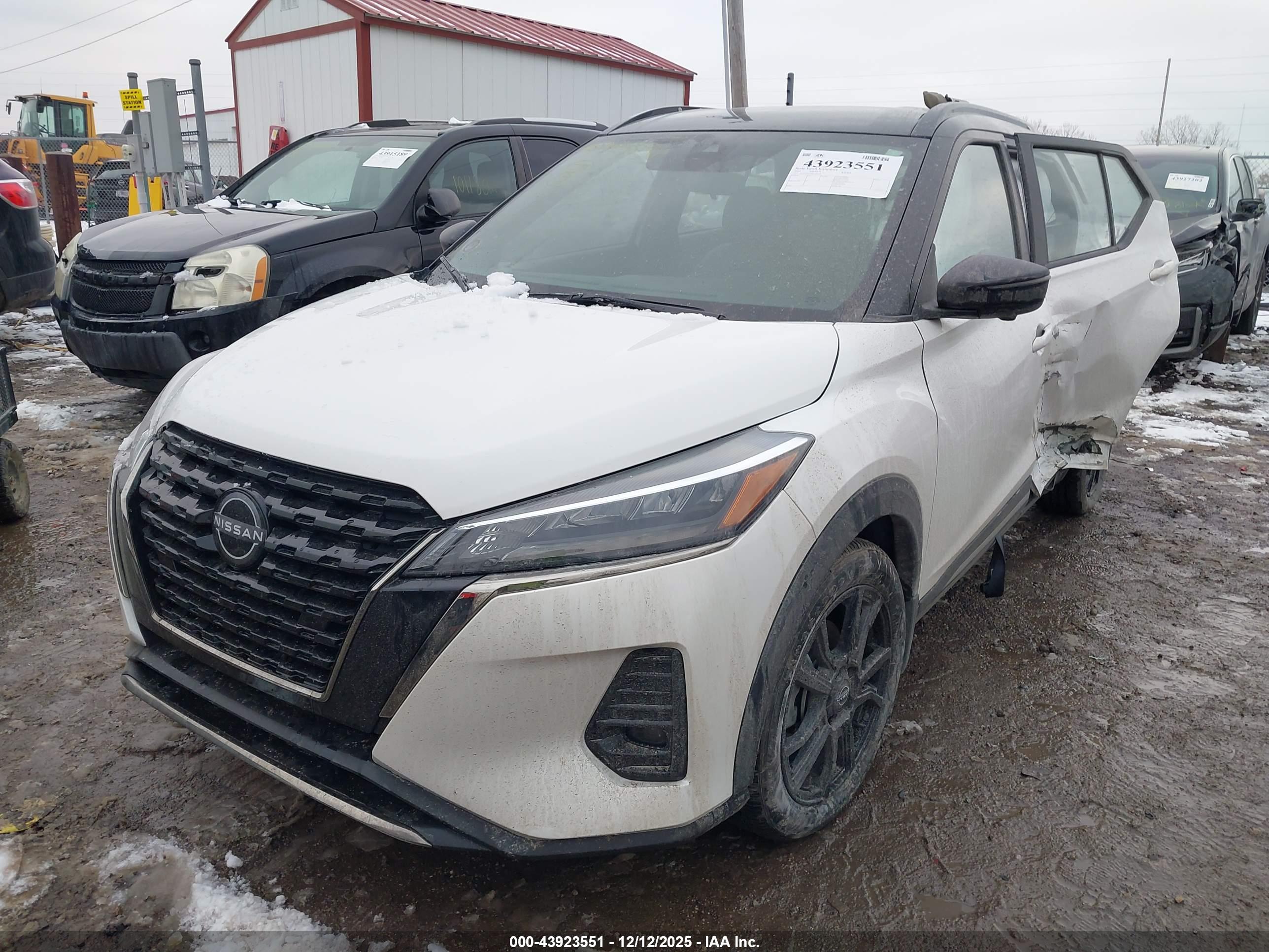 NISSAN KICKS image 2