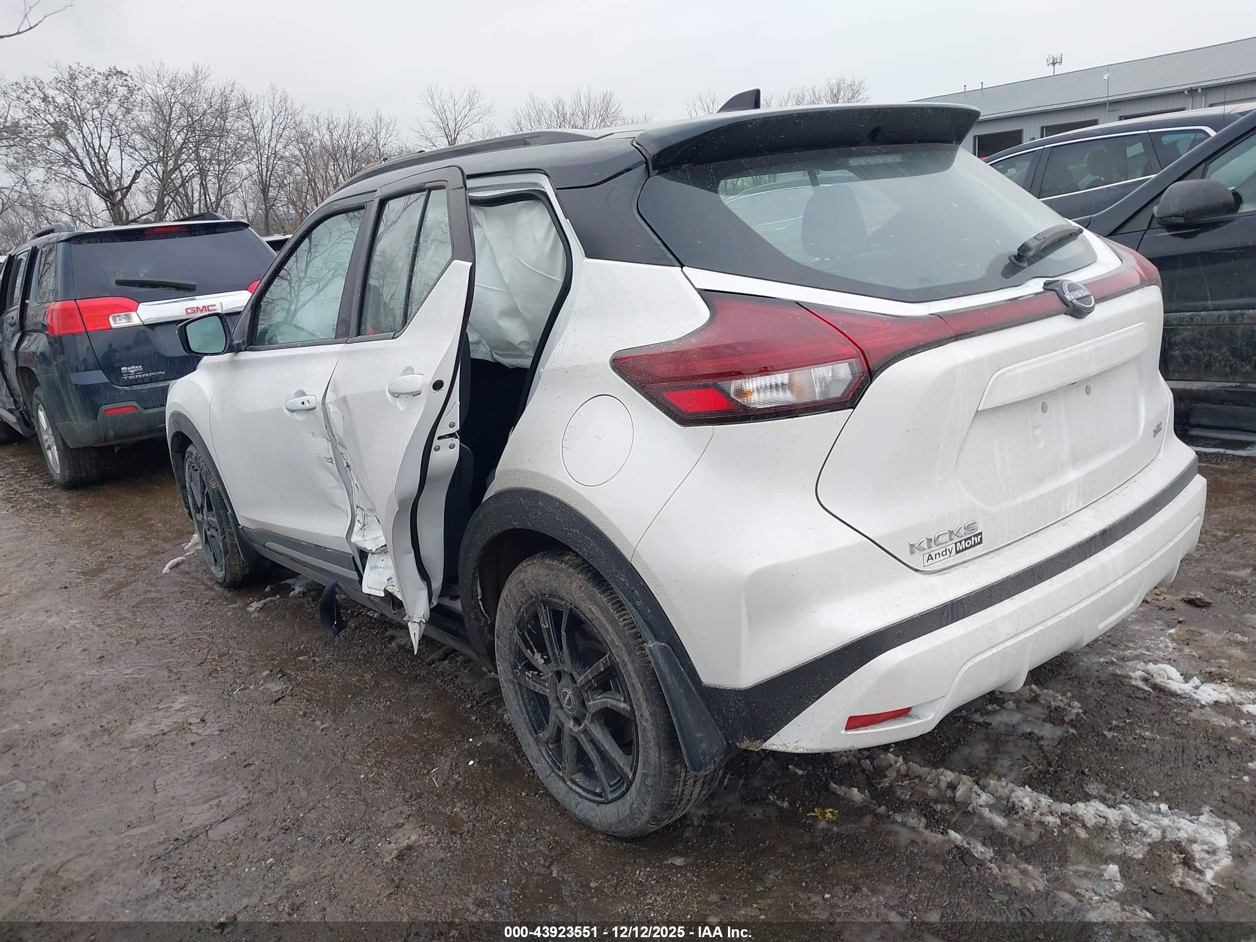 NISSAN KICKS image 3