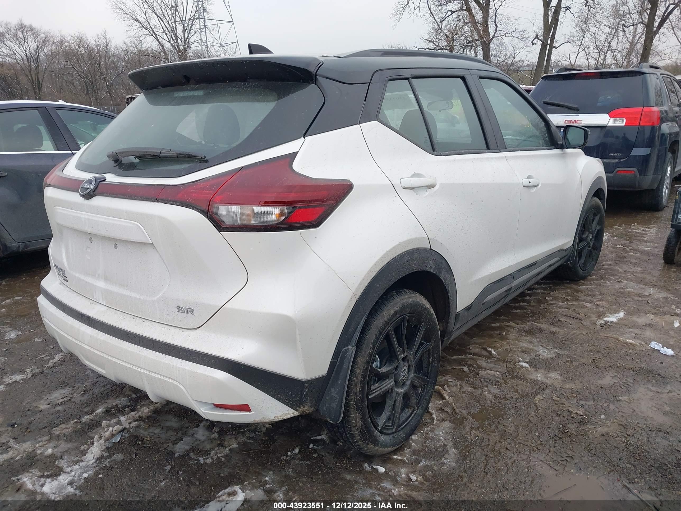 NISSAN KICKS image 4