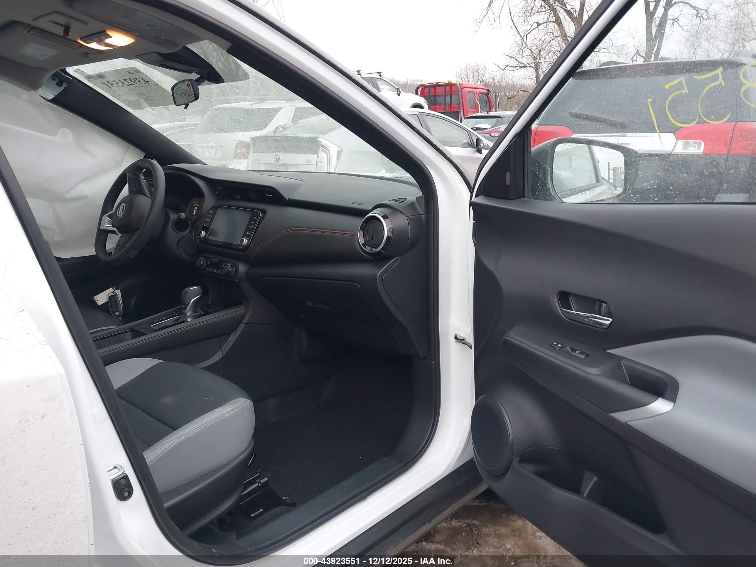 NISSAN KICKS image 5