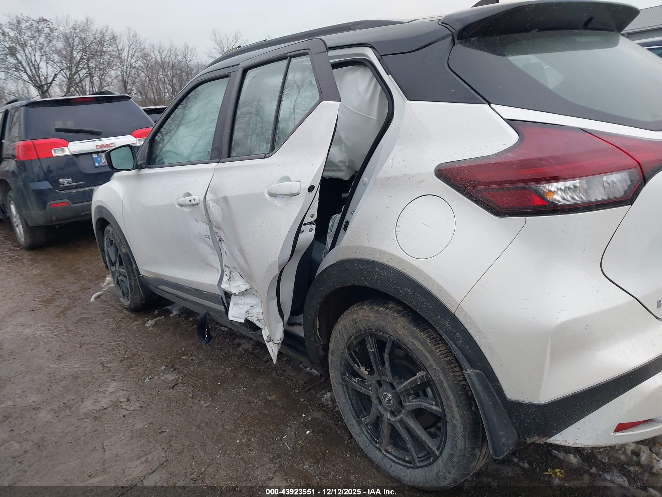 NISSAN KICKS image 6