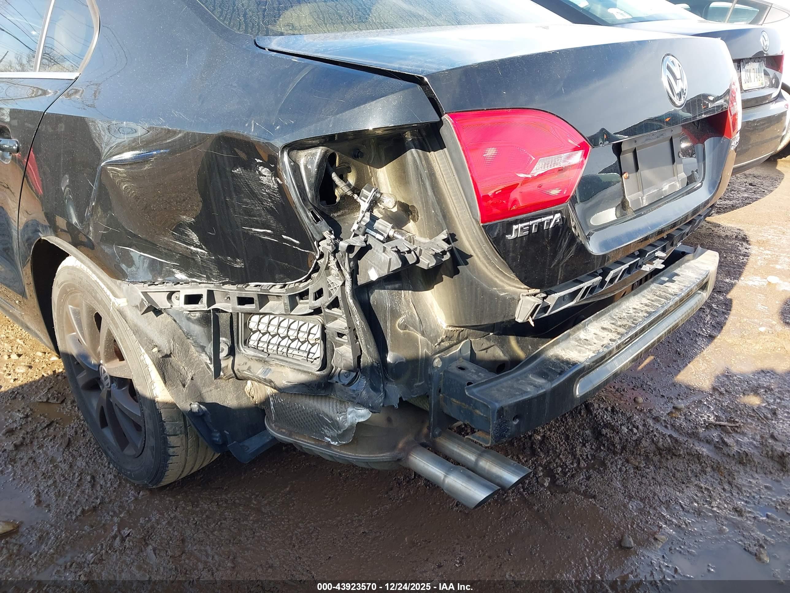 VOLKSWAGEN JETTA image 6