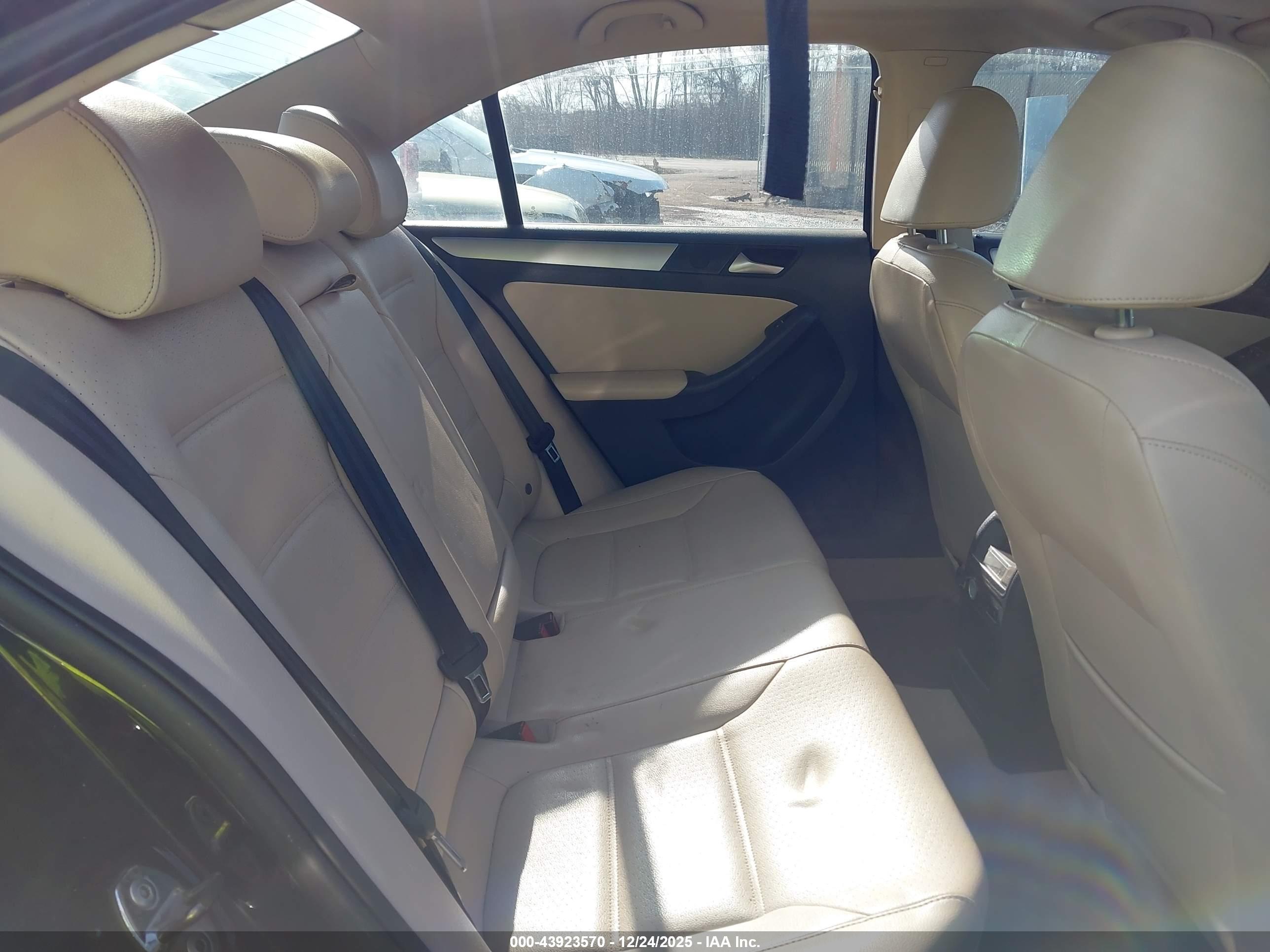 VOLKSWAGEN JETTA image 8