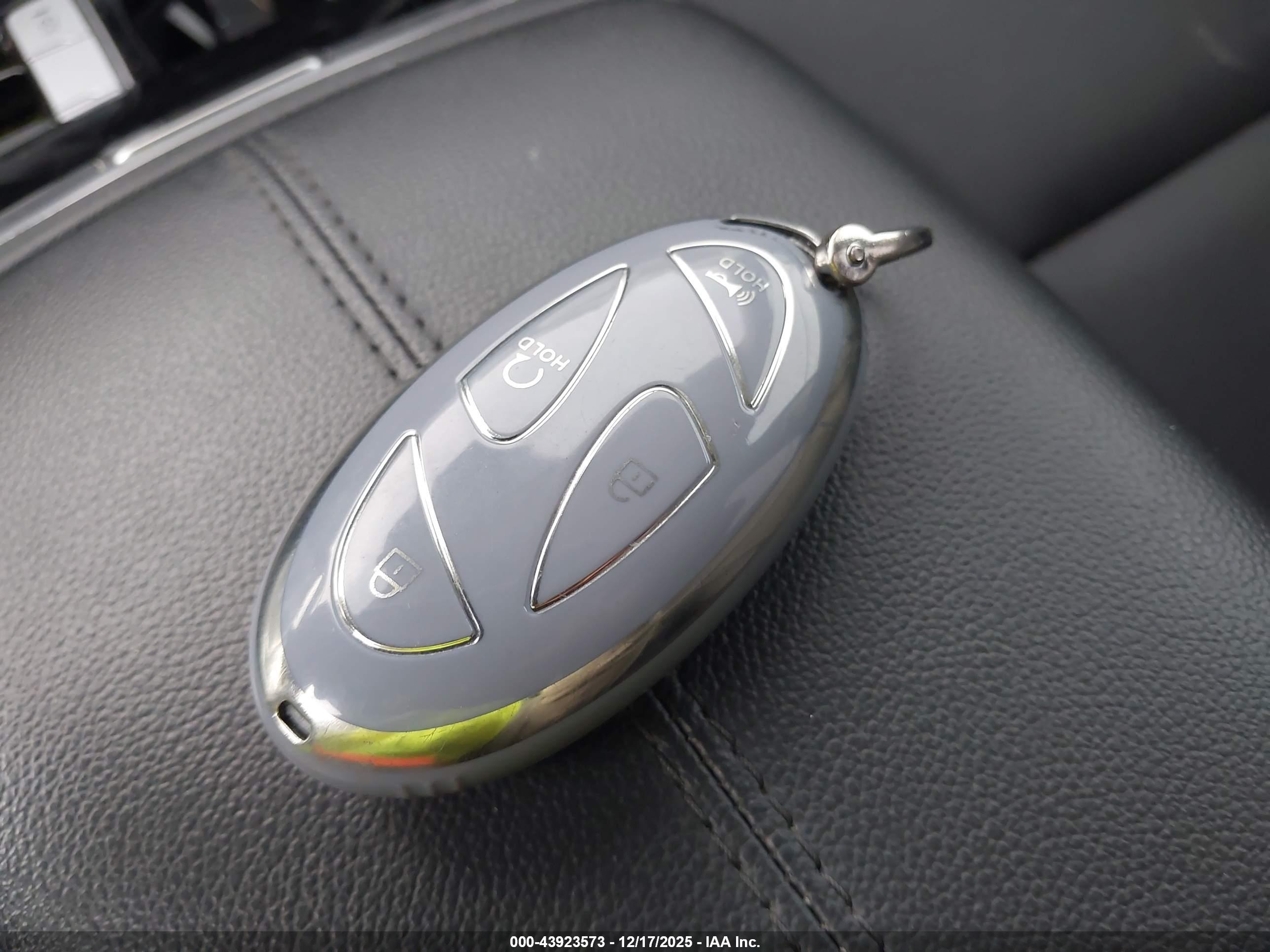 HYUNDAI TUCSON image 11