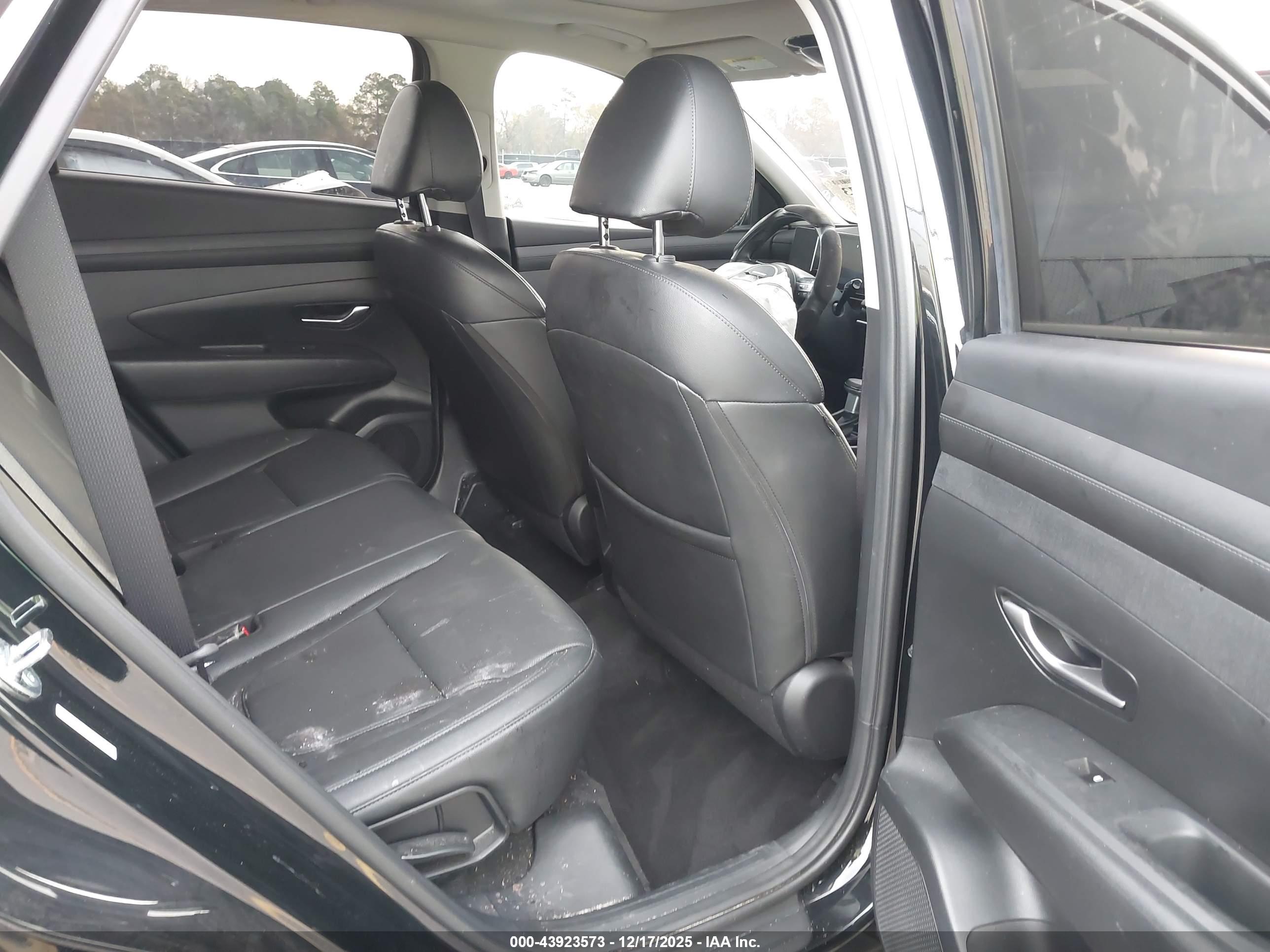 HYUNDAI TUCSON image 8