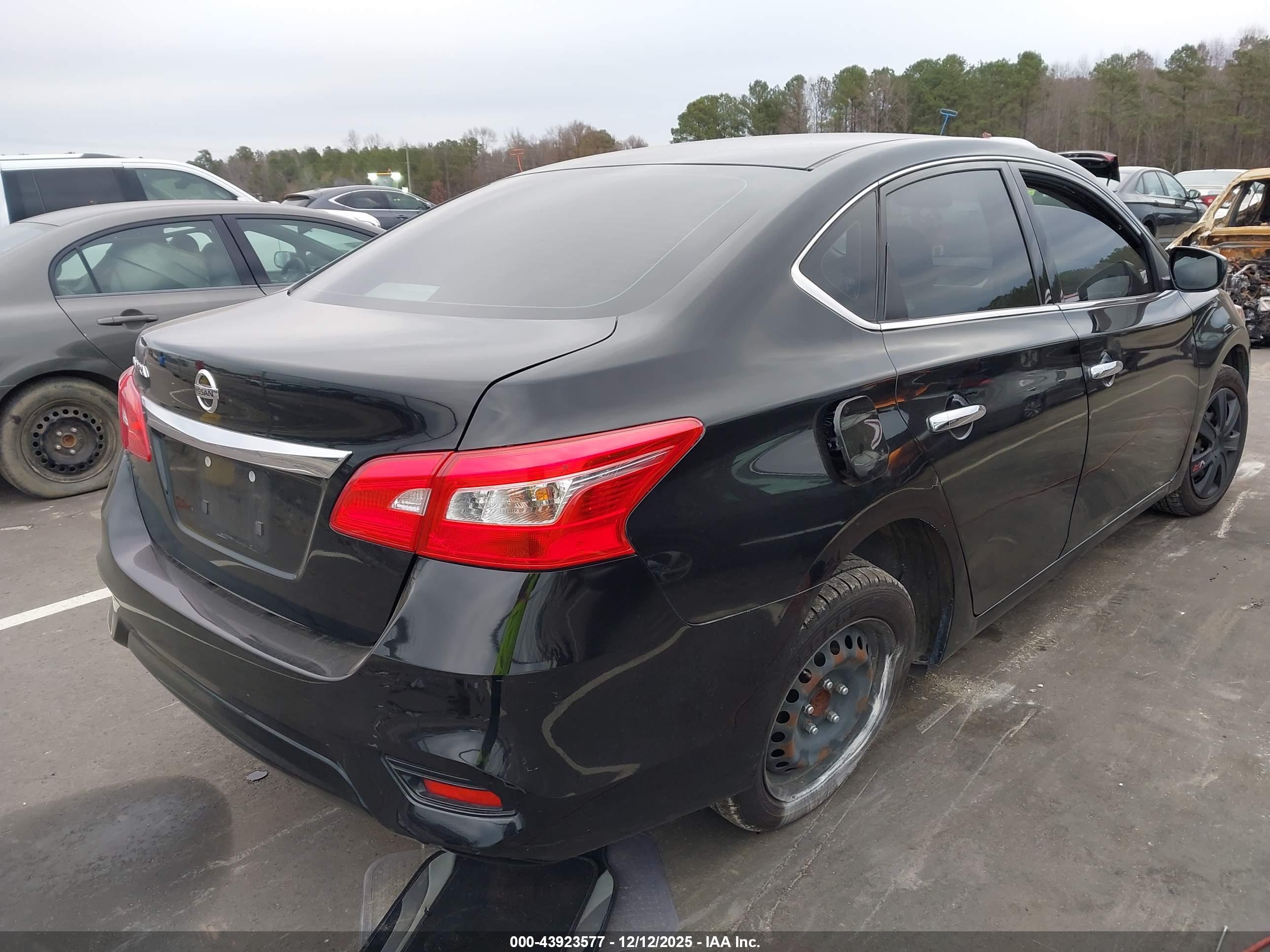 NISSAN SENTRA image 4