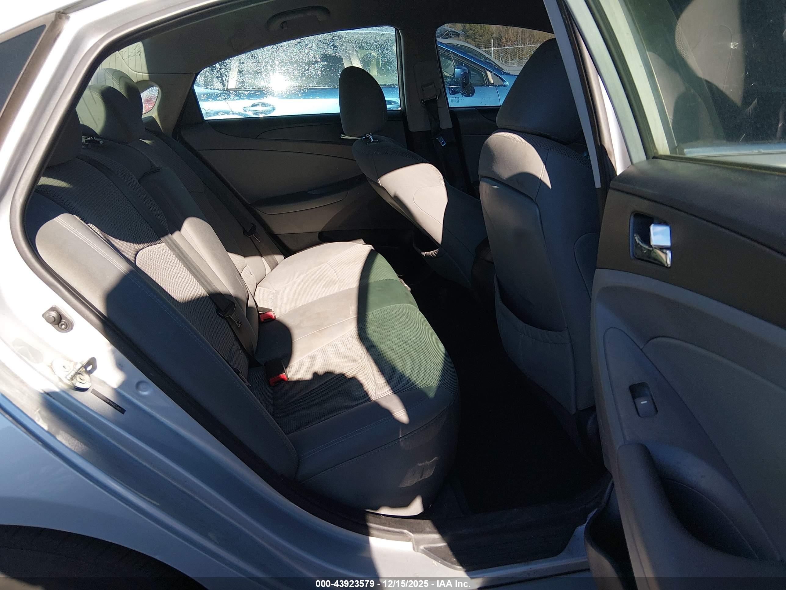 HYUNDAI SONATA image 8