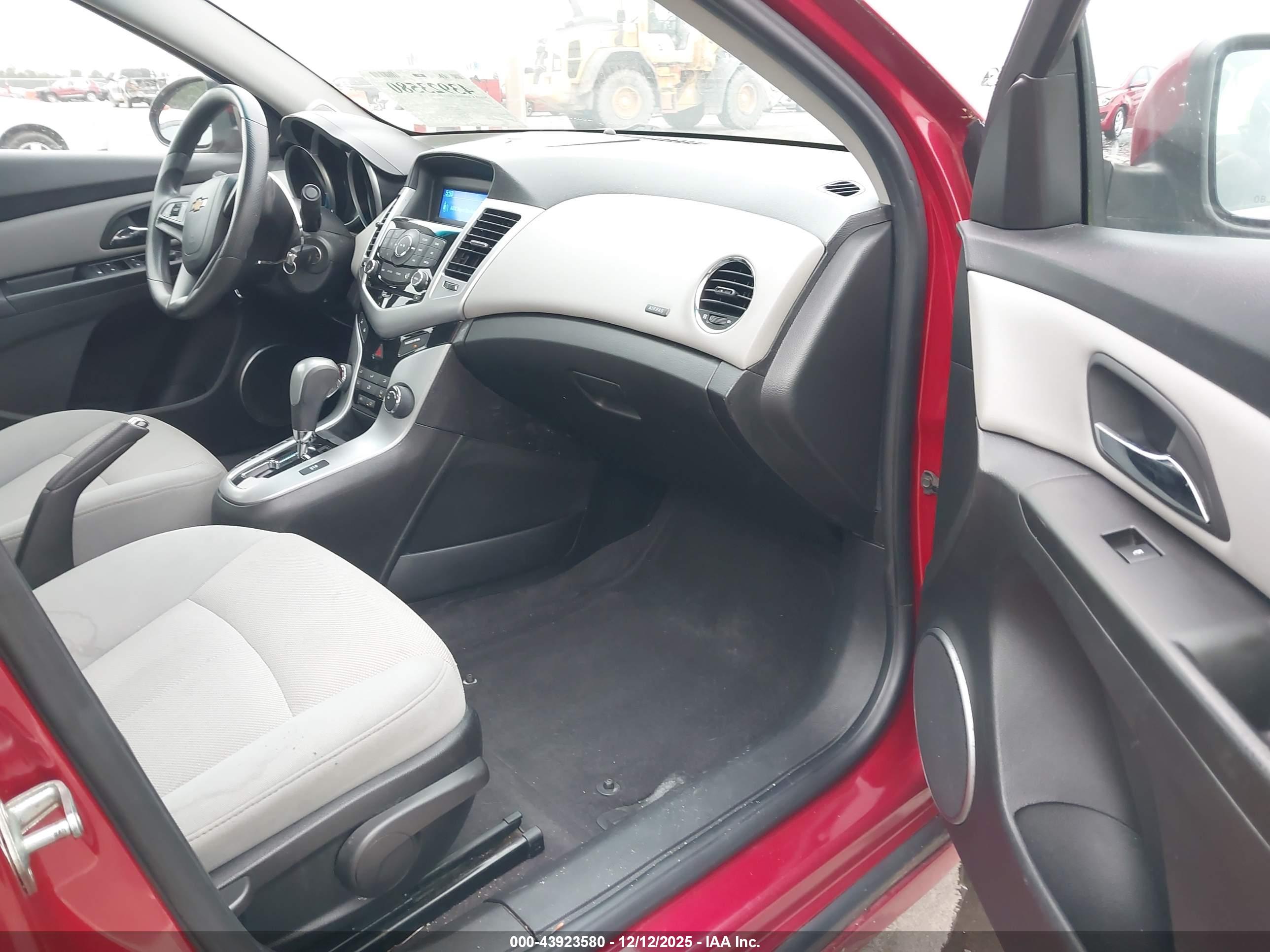 CHEVROLET CRUZE image 5