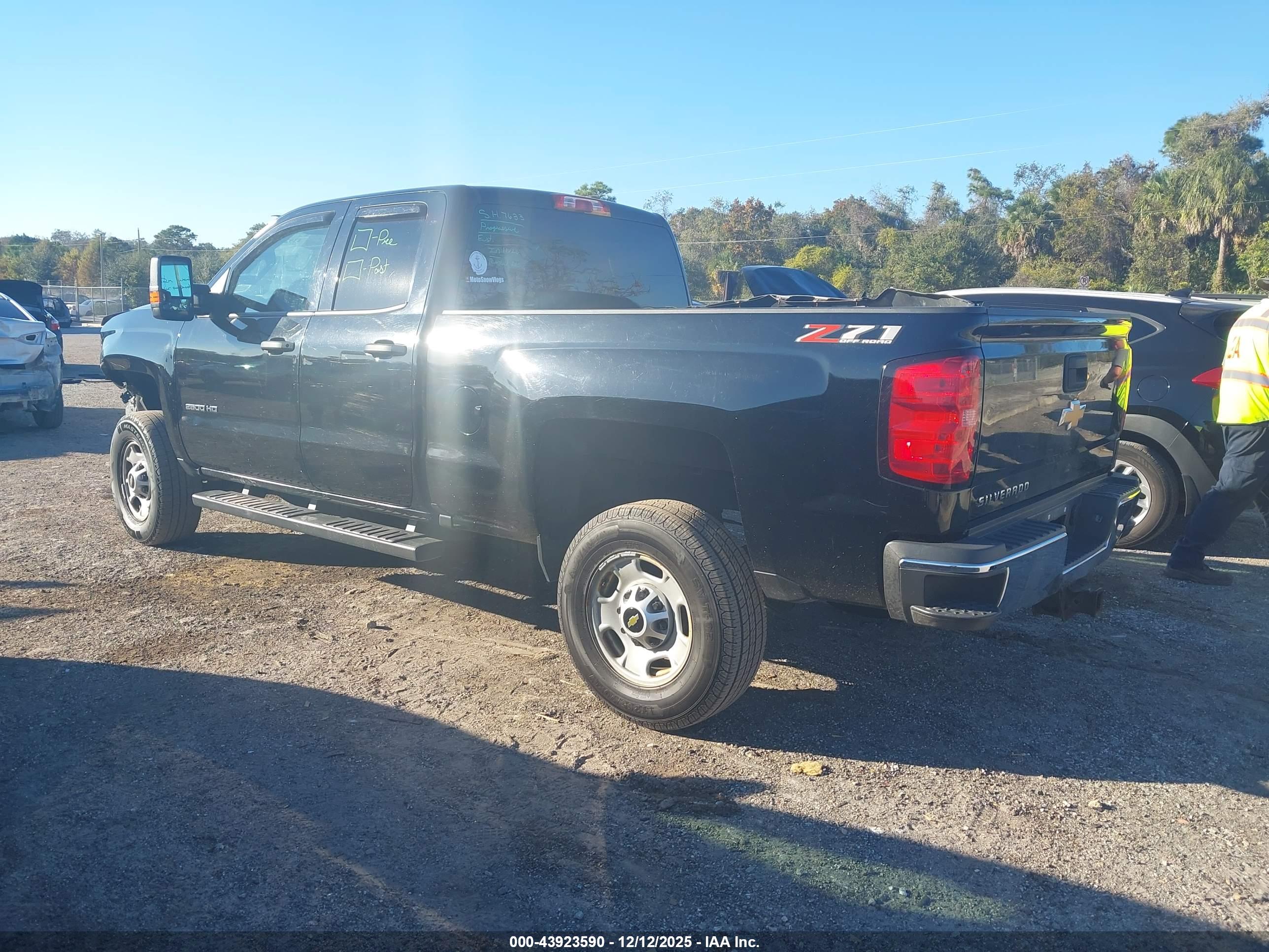 CHEVROLET SILVERADO image 3