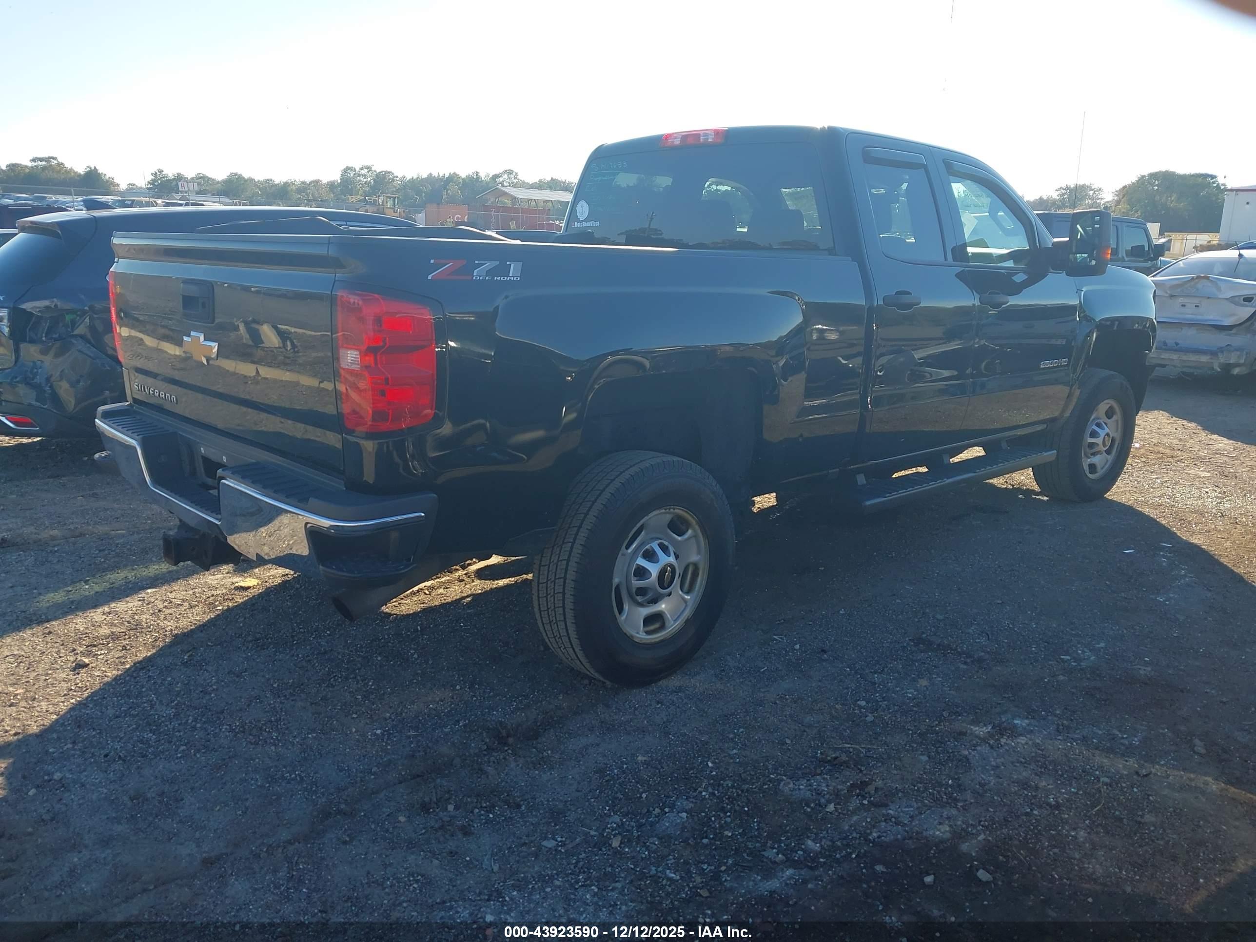 CHEVROLET SILVERADO image 4