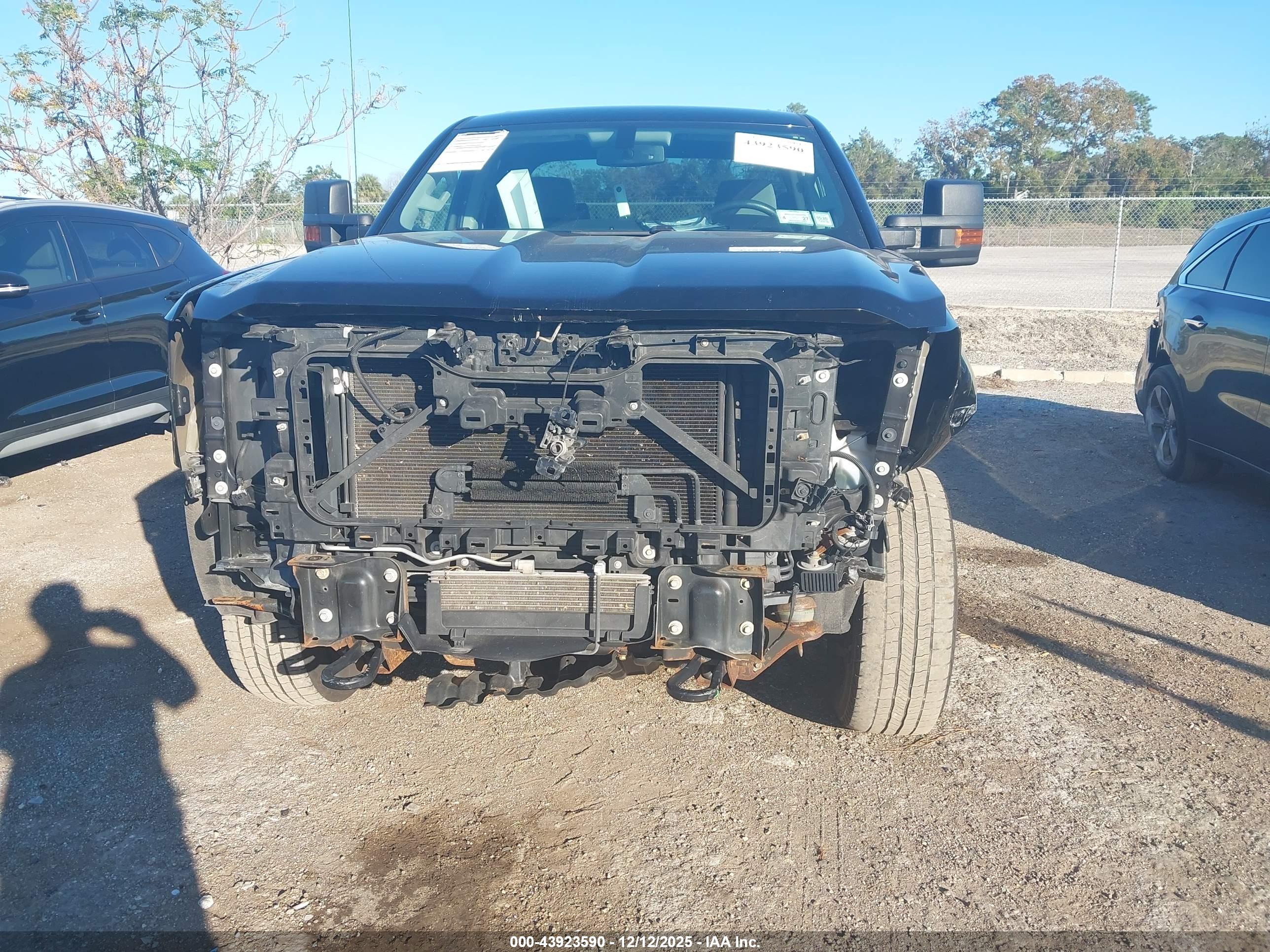 CHEVROLET SILVERADO image 6