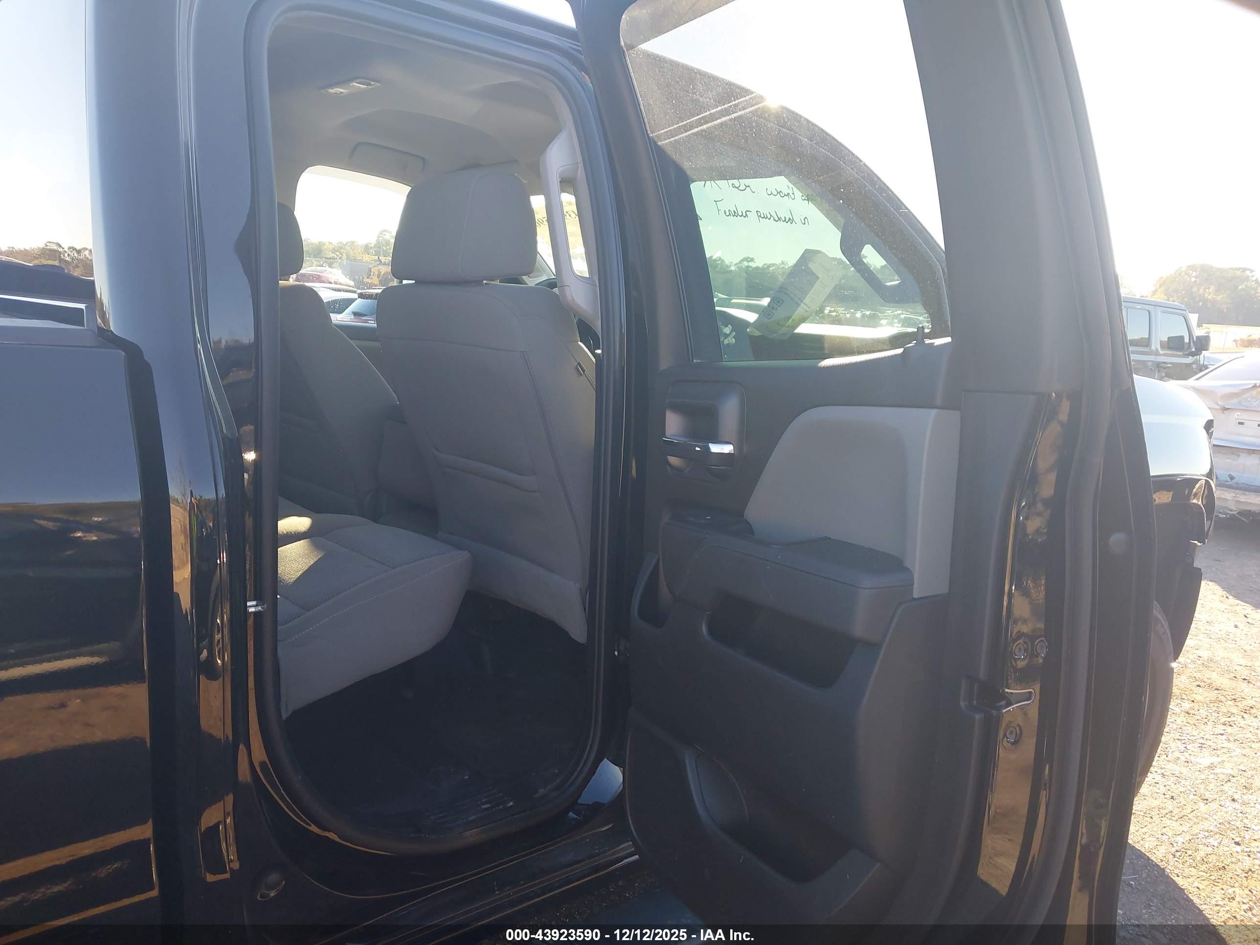 CHEVROLET SILVERADO image 8