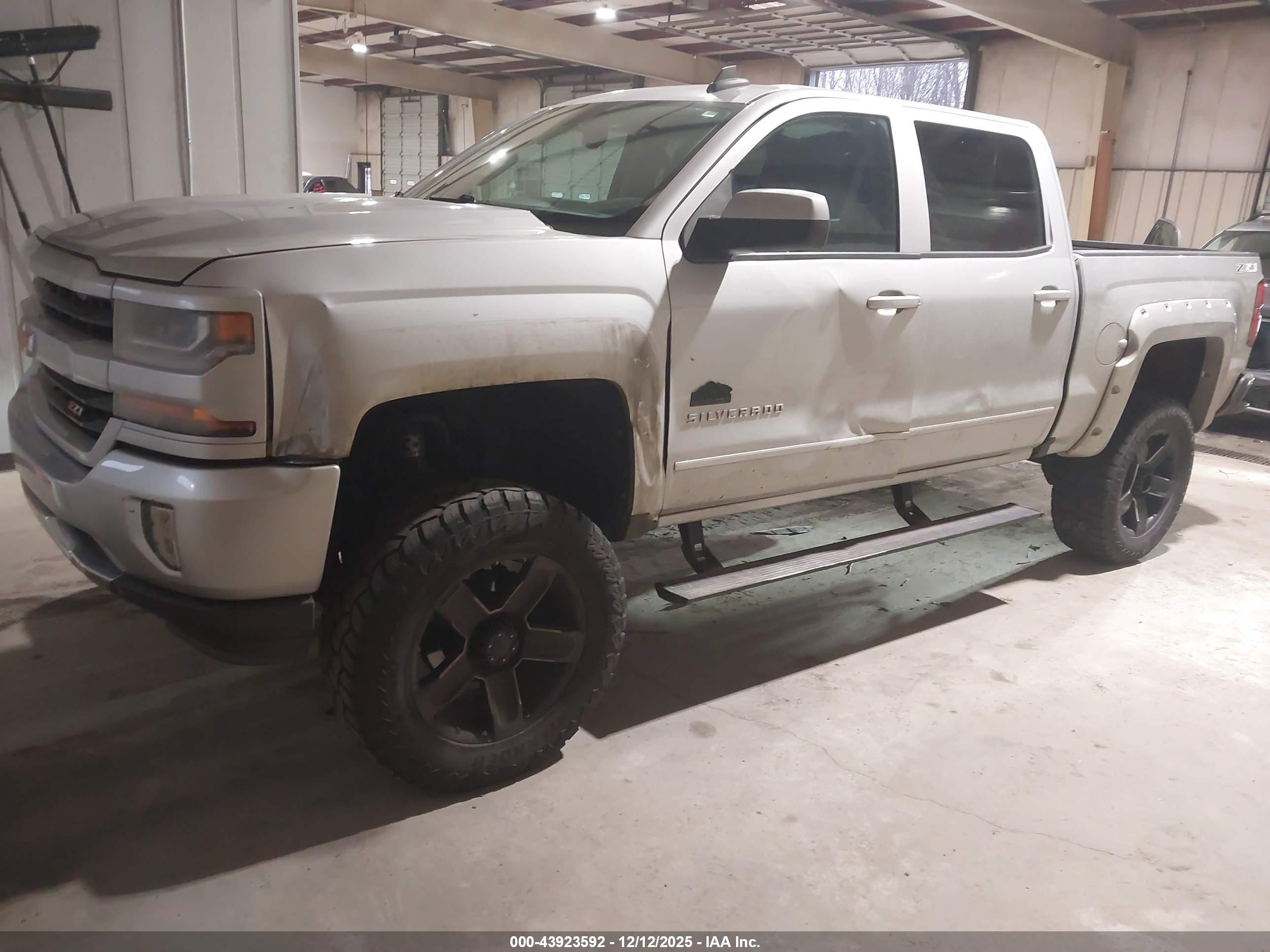 CHEVROLET SILVERADO image 2