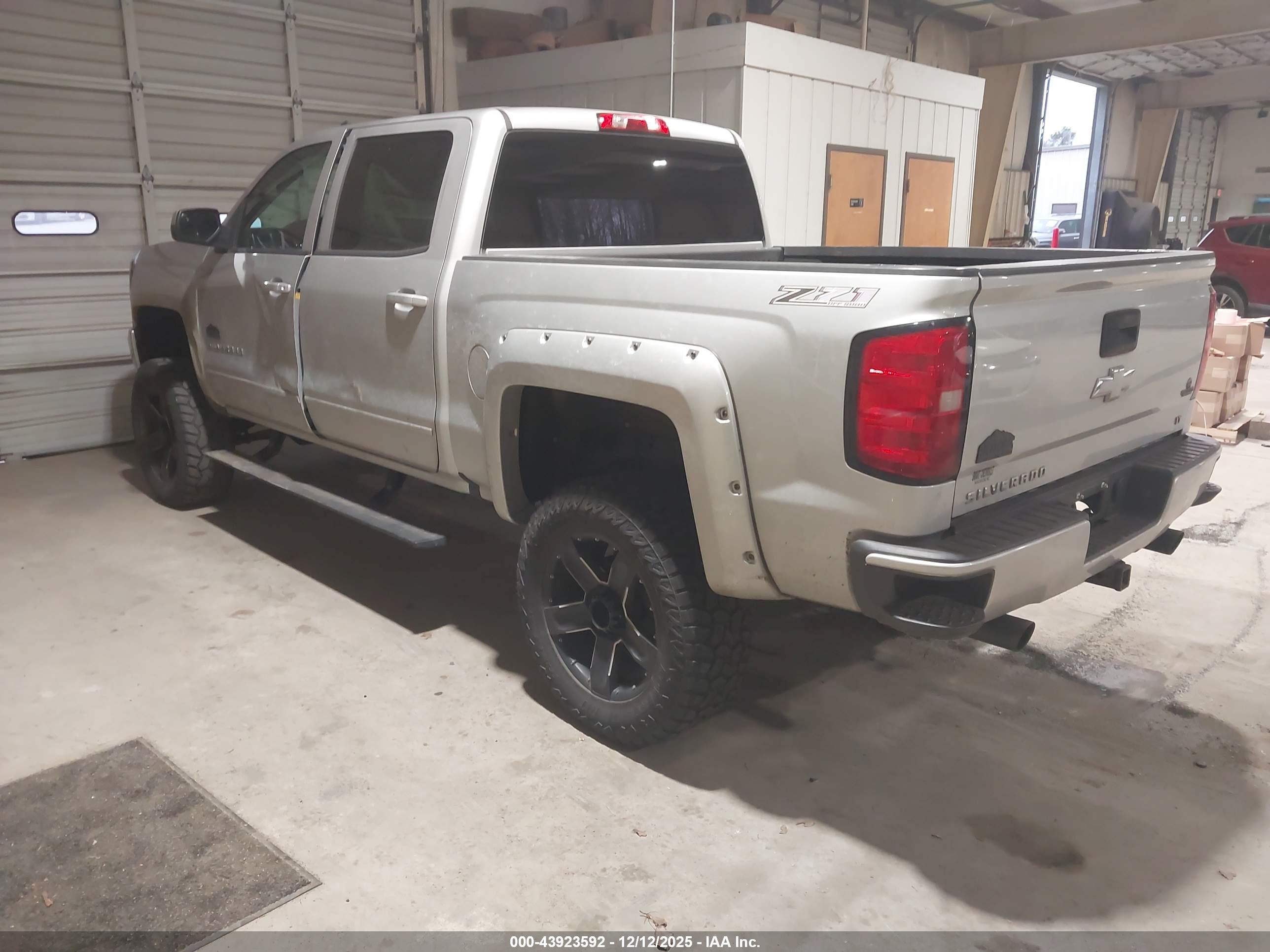 CHEVROLET SILVERADO image 3