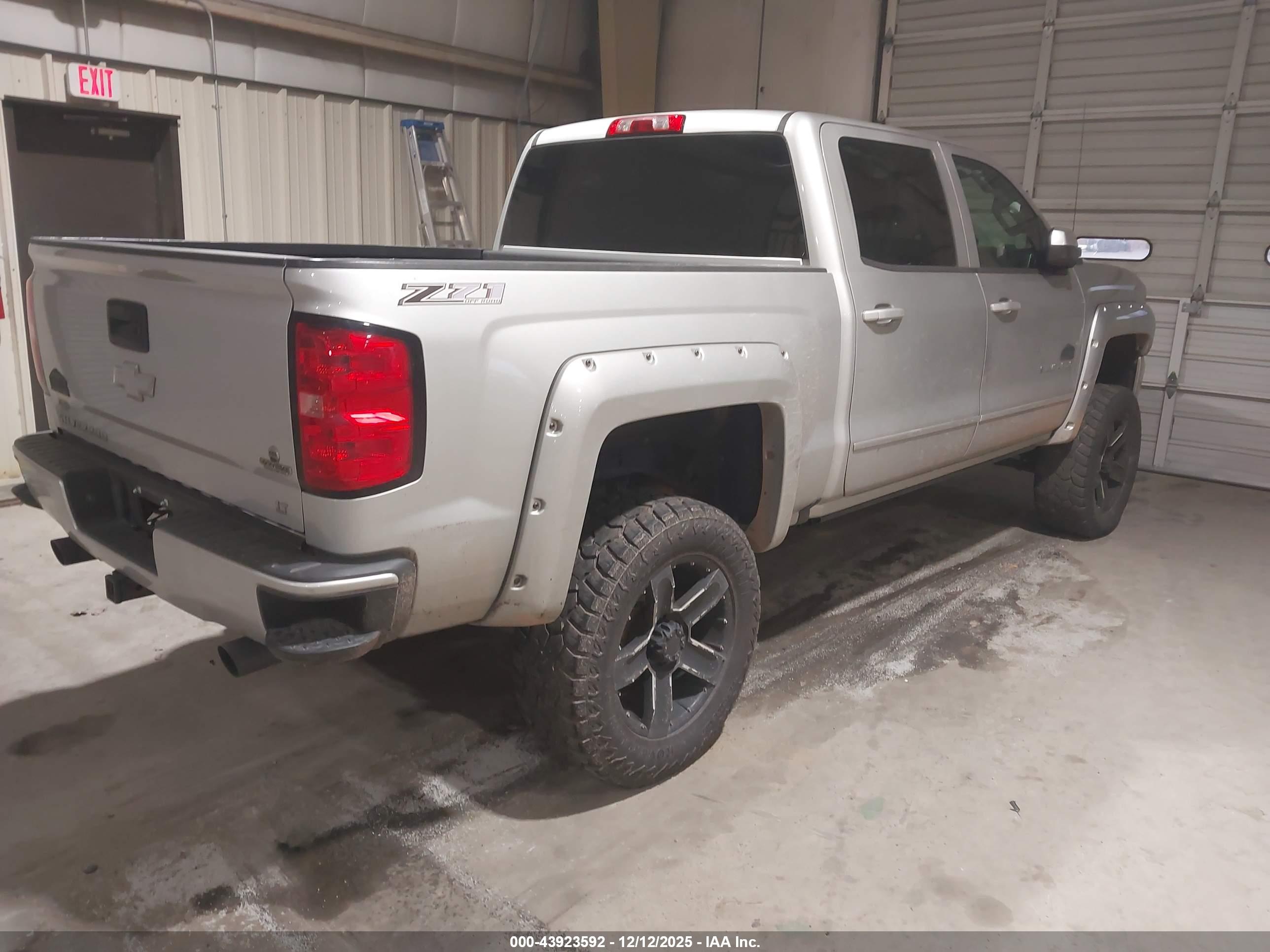 CHEVROLET SILVERADO image 4