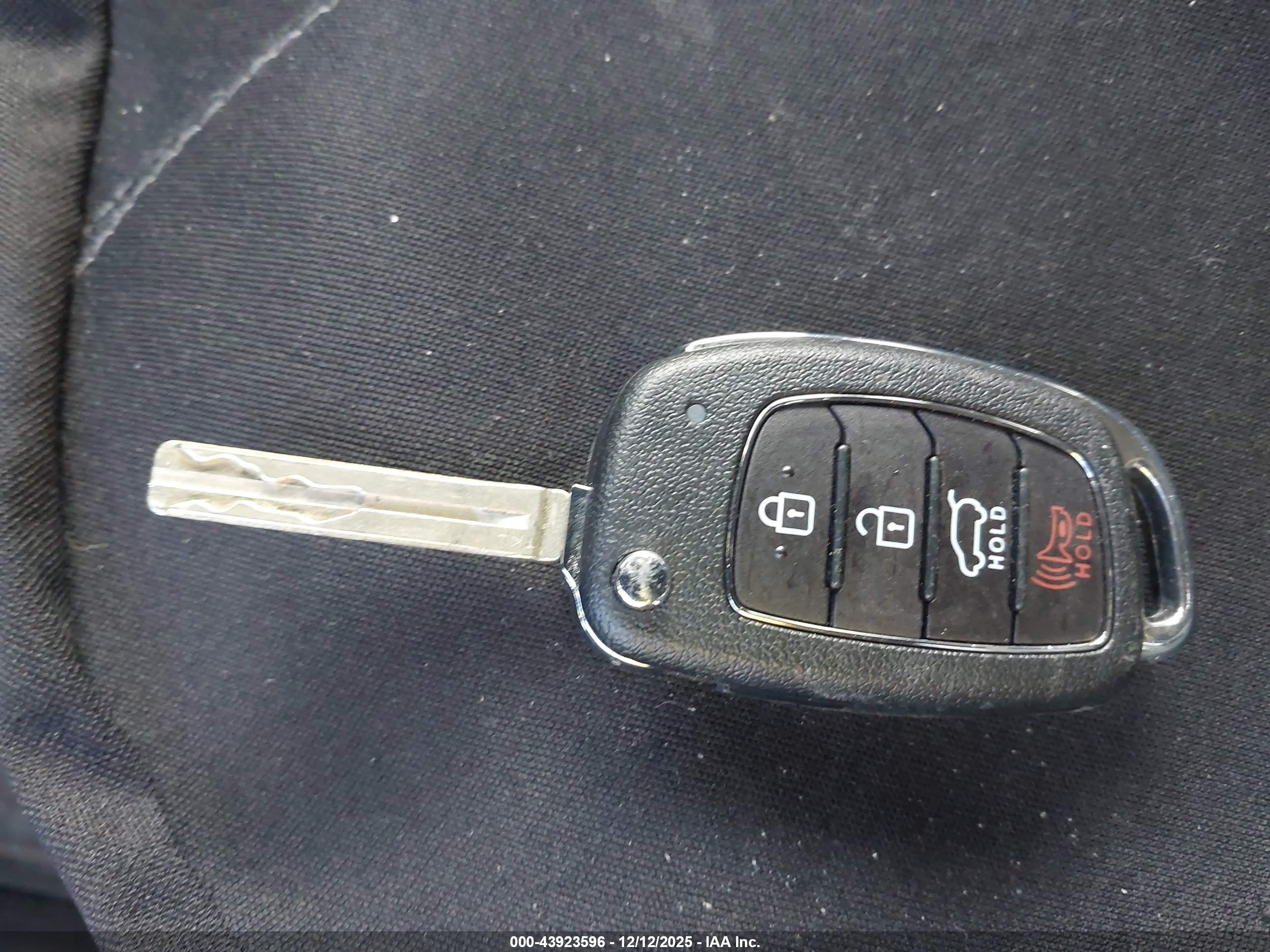 HYUNDAI TUCSON image 11