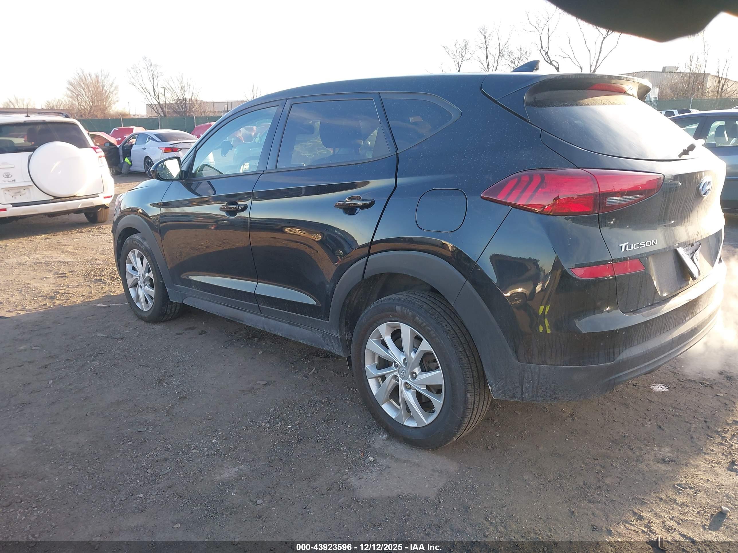 HYUNDAI TUCSON image 3