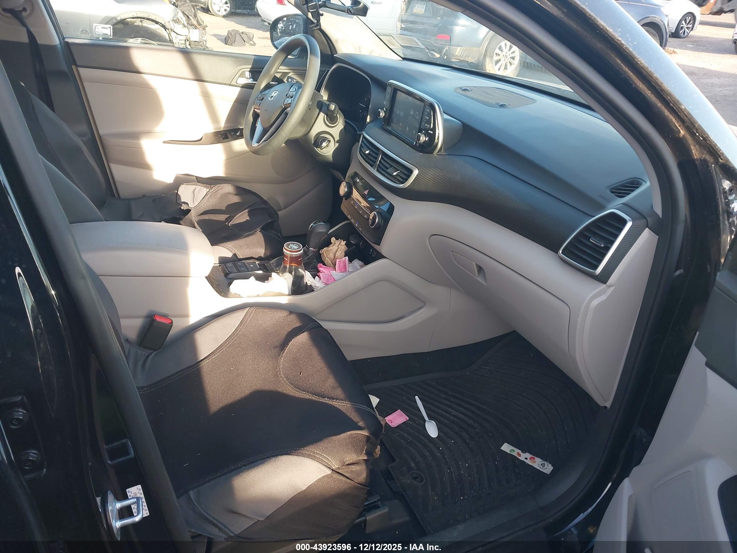 HYUNDAI TUCSON image 5