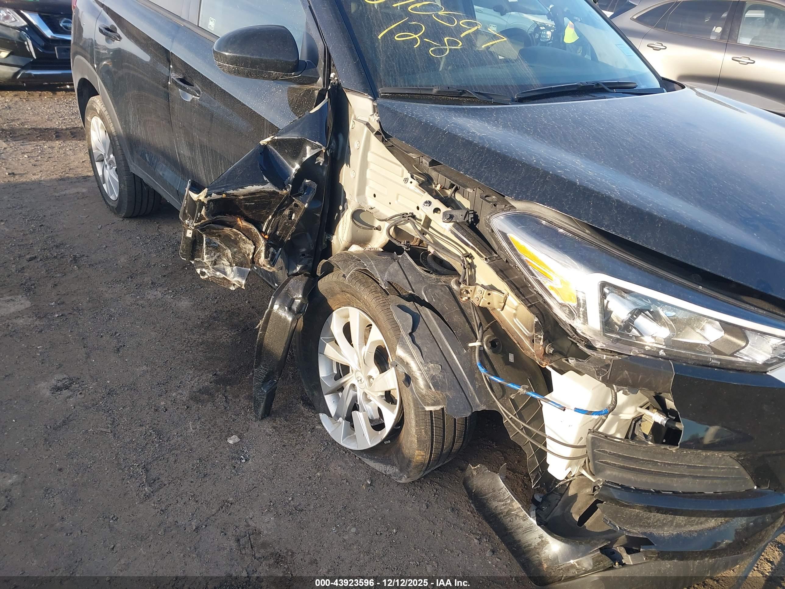 HYUNDAI TUCSON image 6