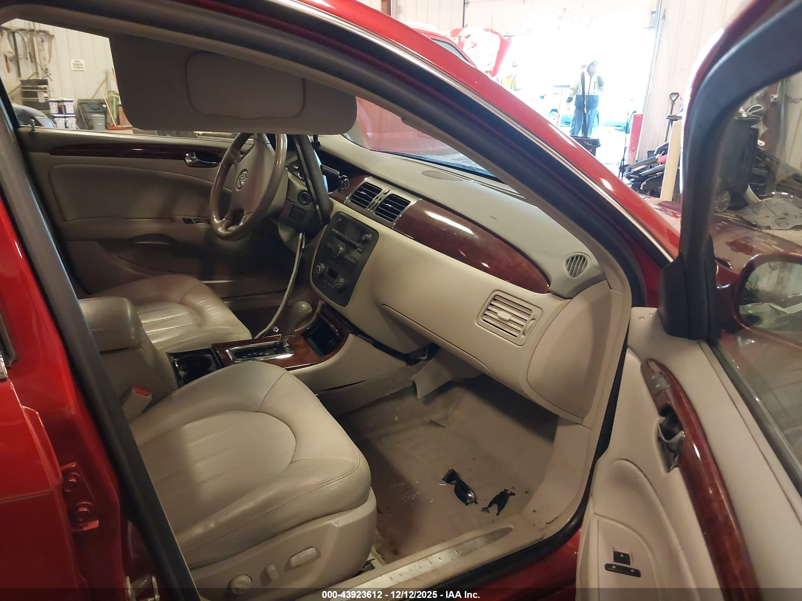 BUICK LUCERNE image 5