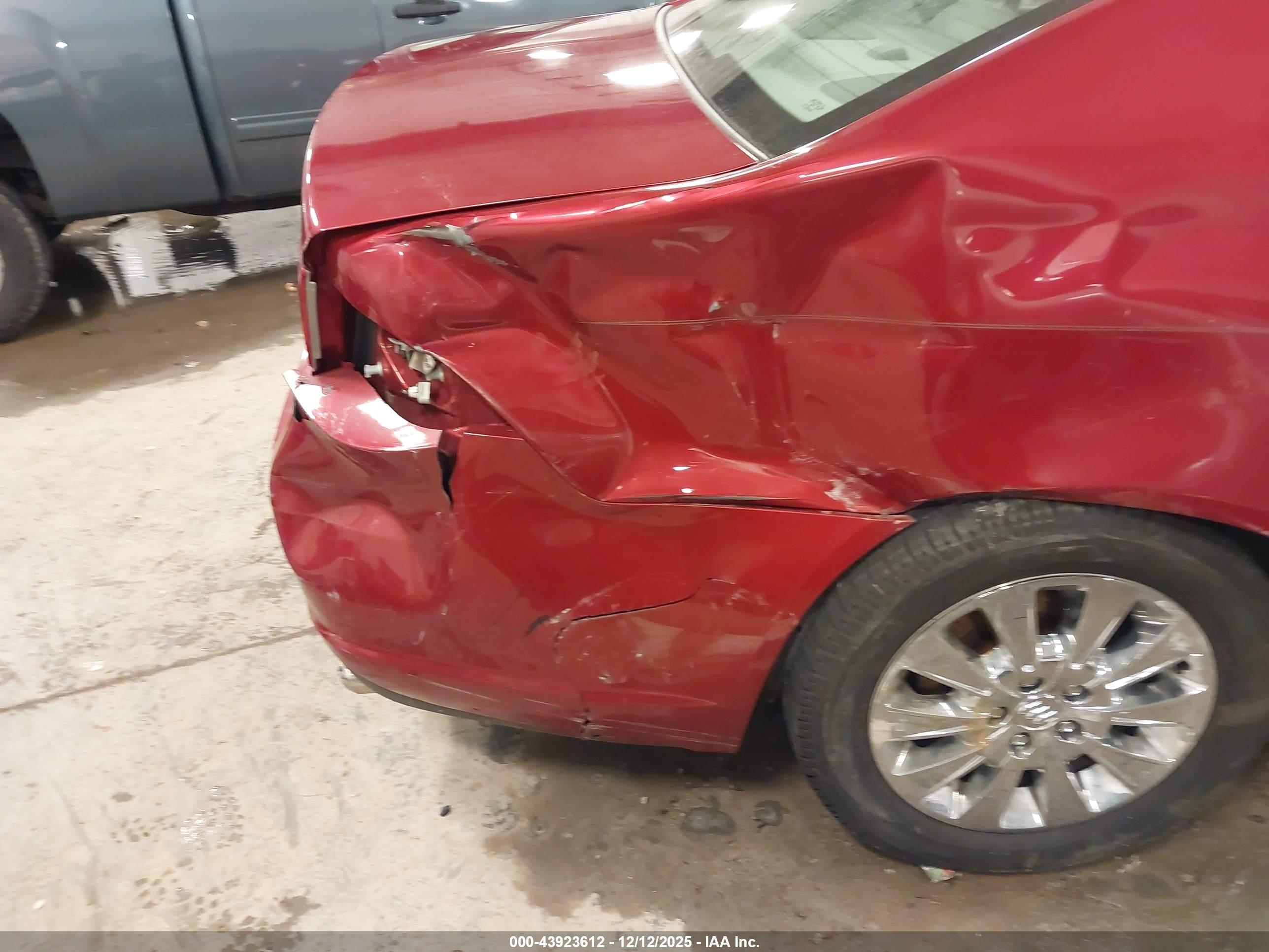 BUICK LUCERNE image 6
