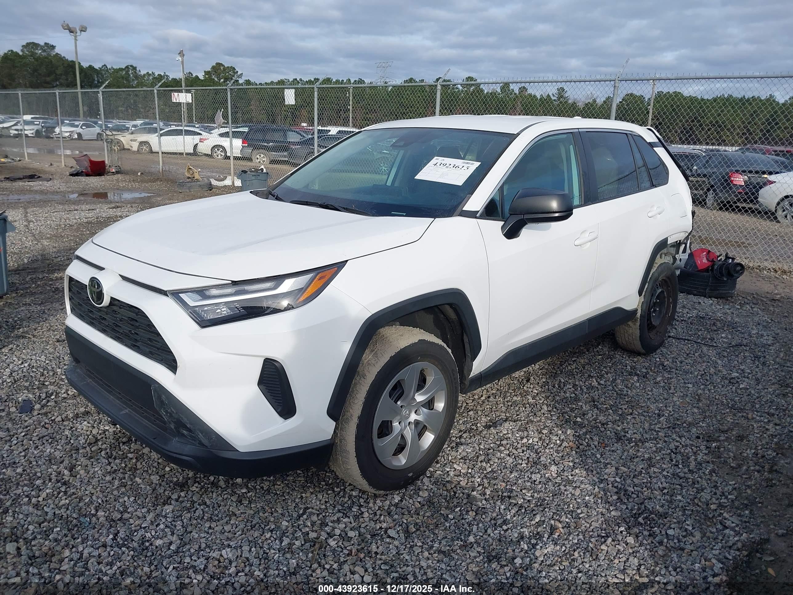 TOYOTA RAV4 image 2
