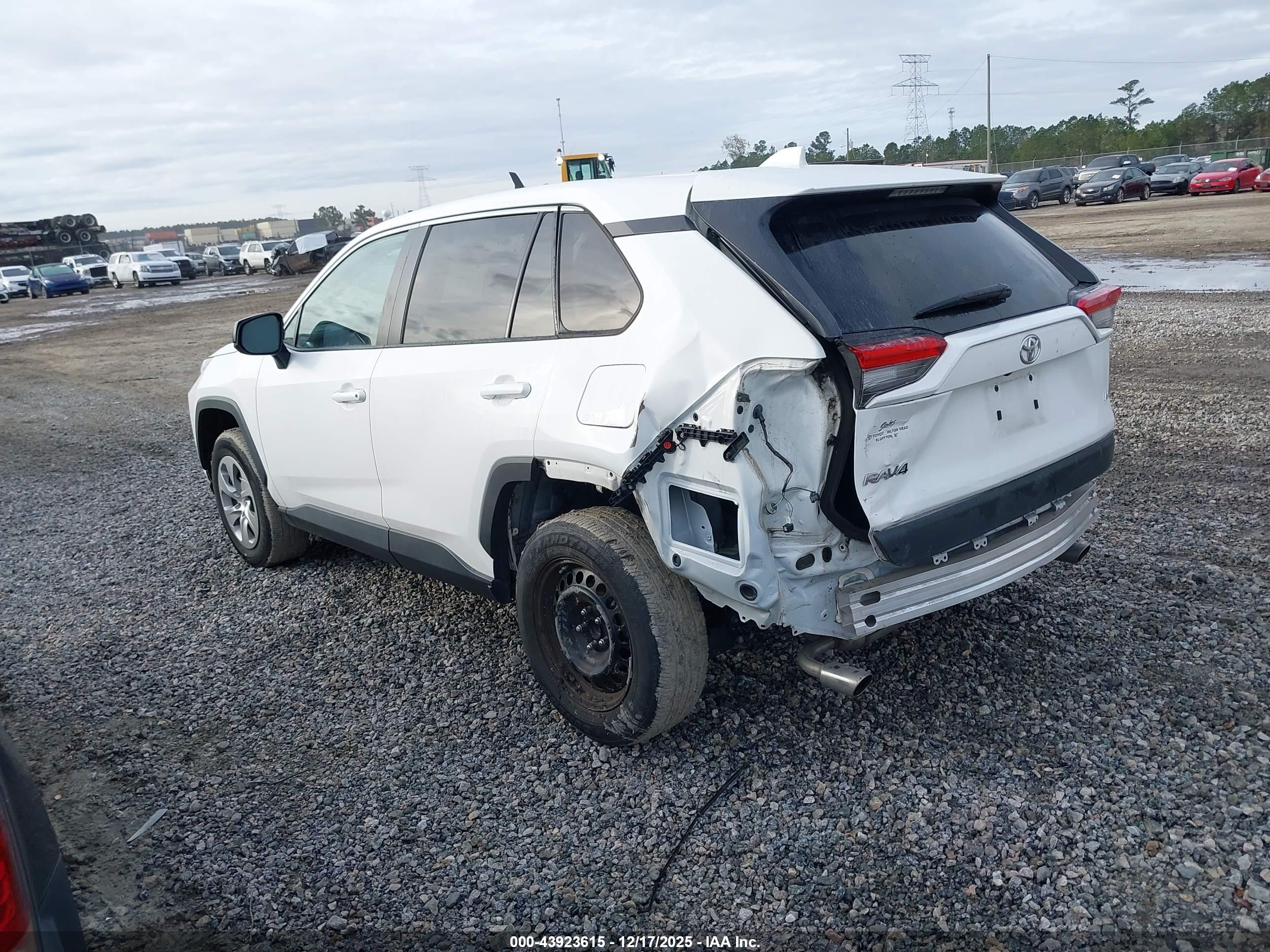 TOYOTA RAV4 image 3
