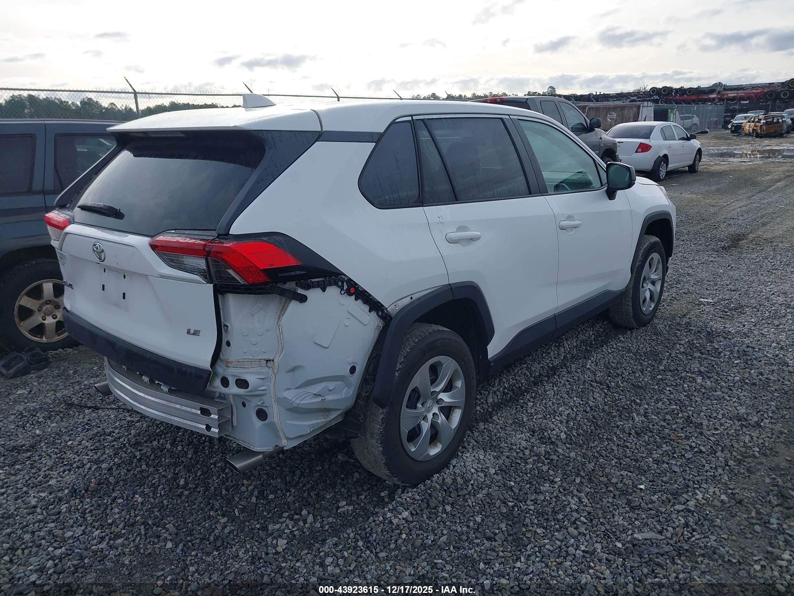 TOYOTA RAV4 image 4