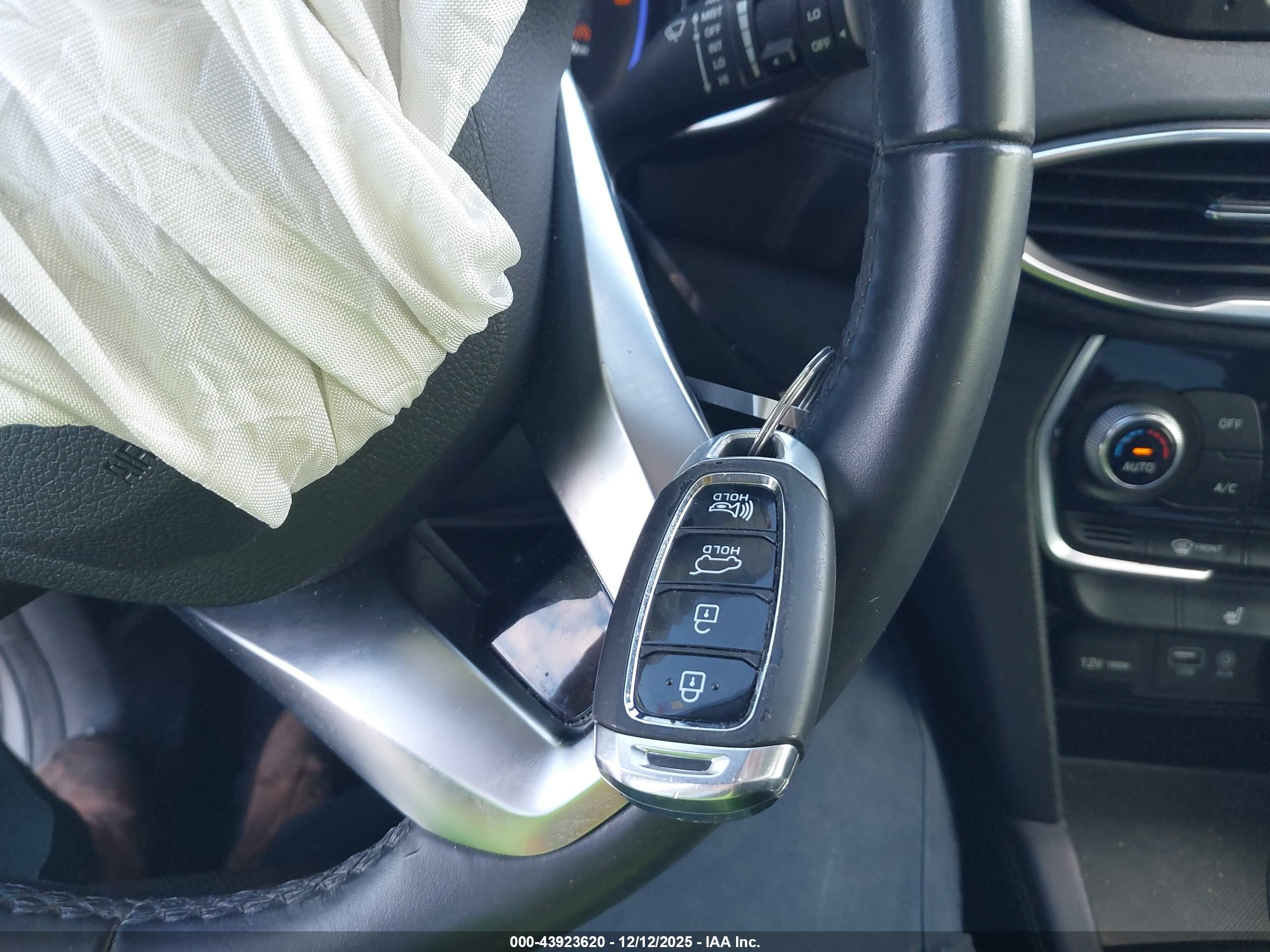 HYUNDAI SANTA image 11
