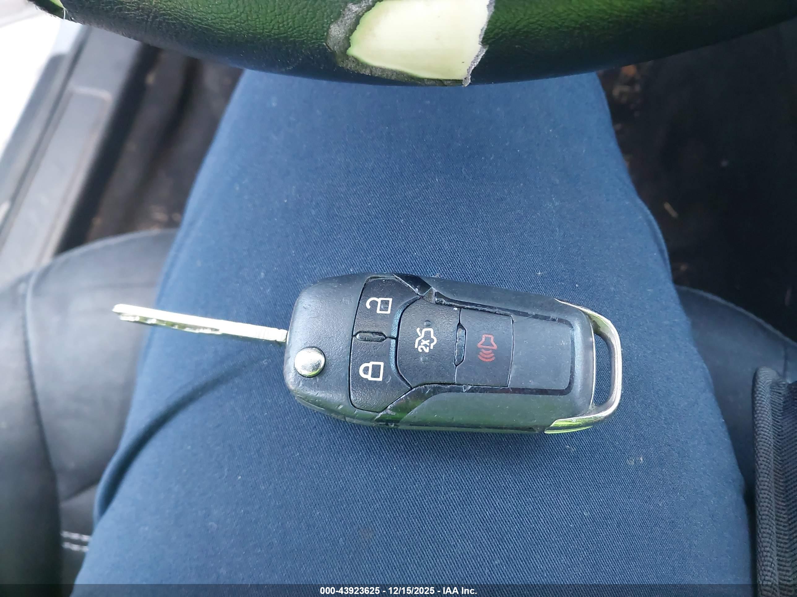 FORD FUSION image 11