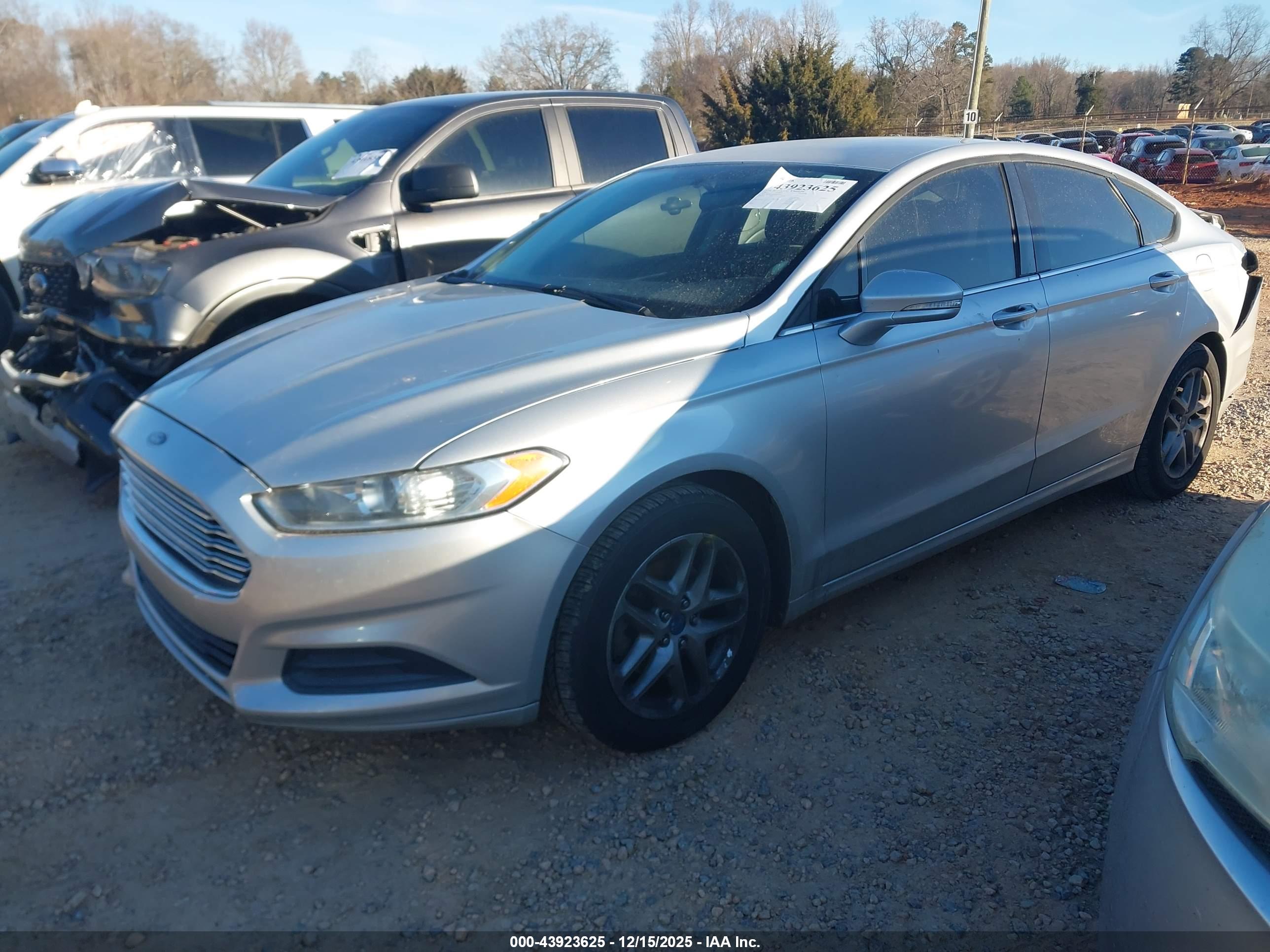 FORD FUSION image 2