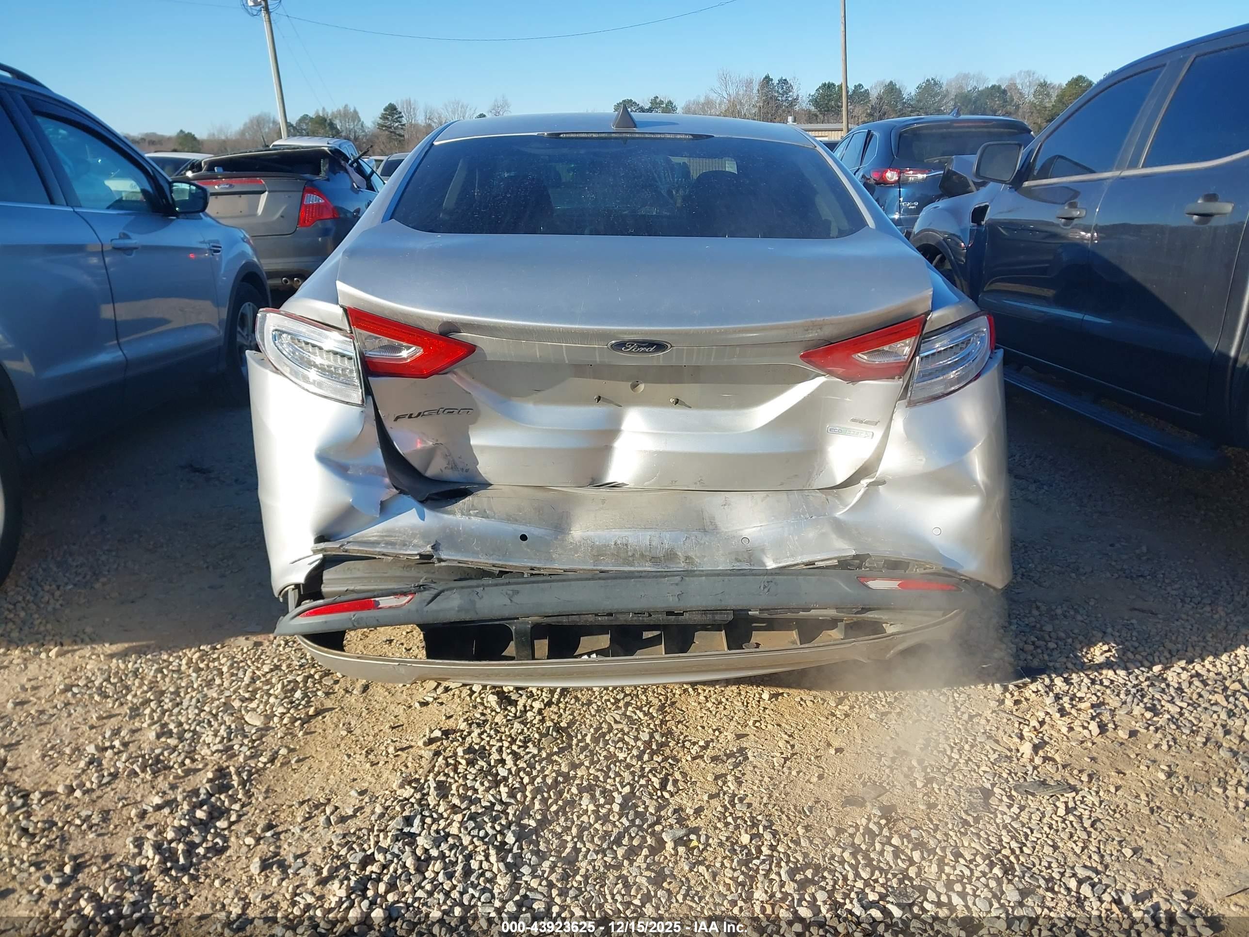 FORD FUSION image 6