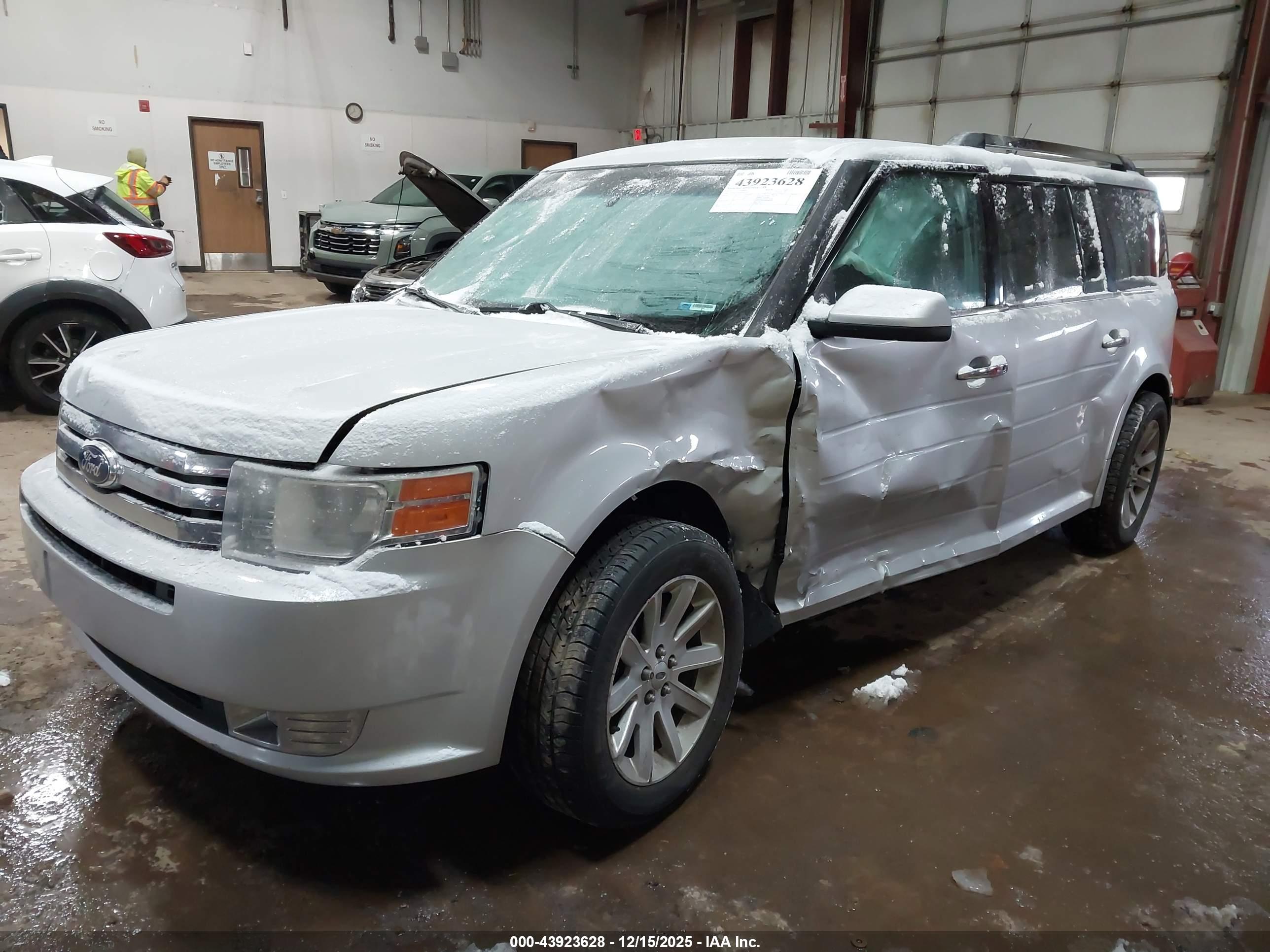 FORD FLEX image 2