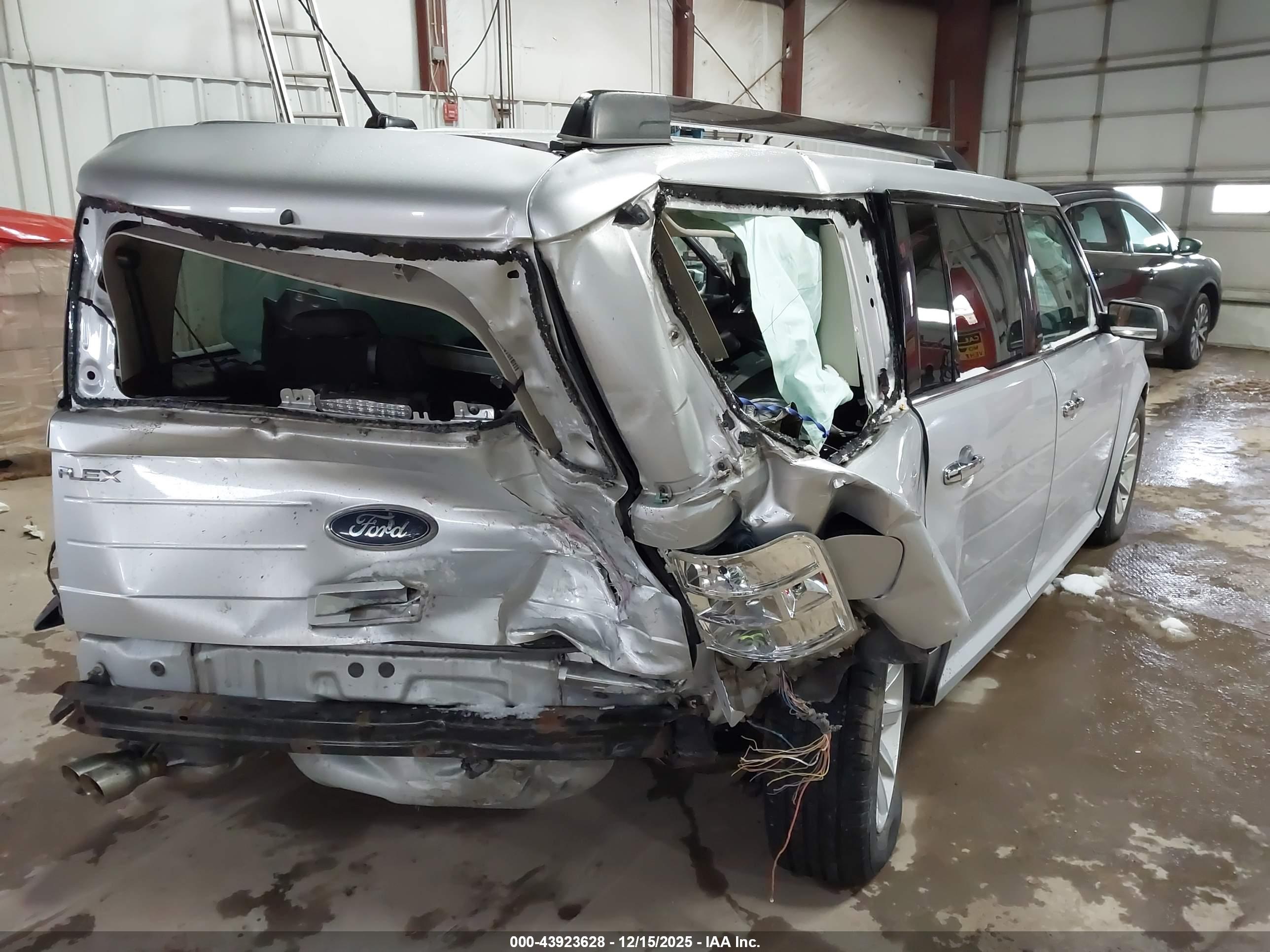 FORD FLEX image 4