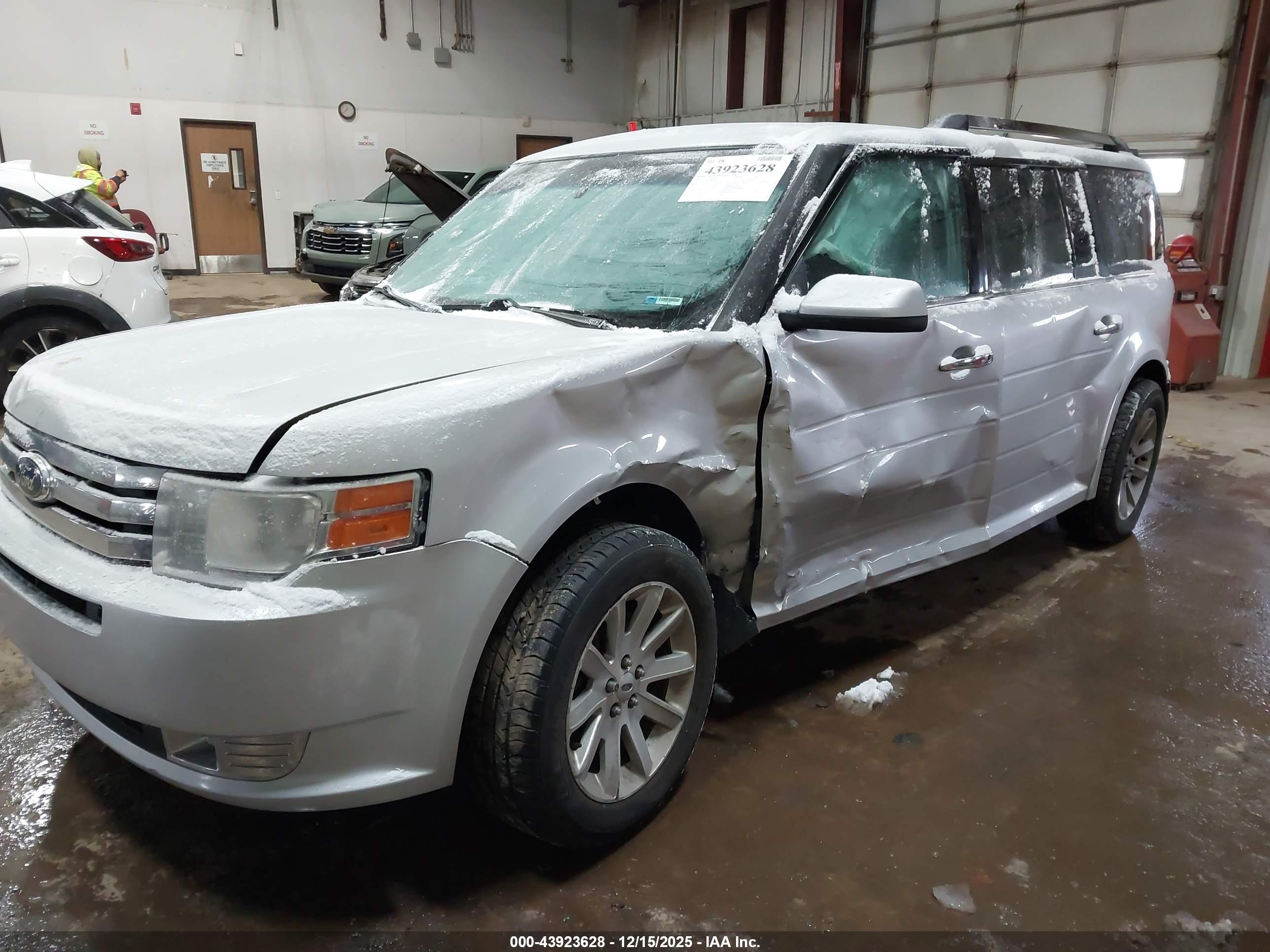 FORD FLEX image 6