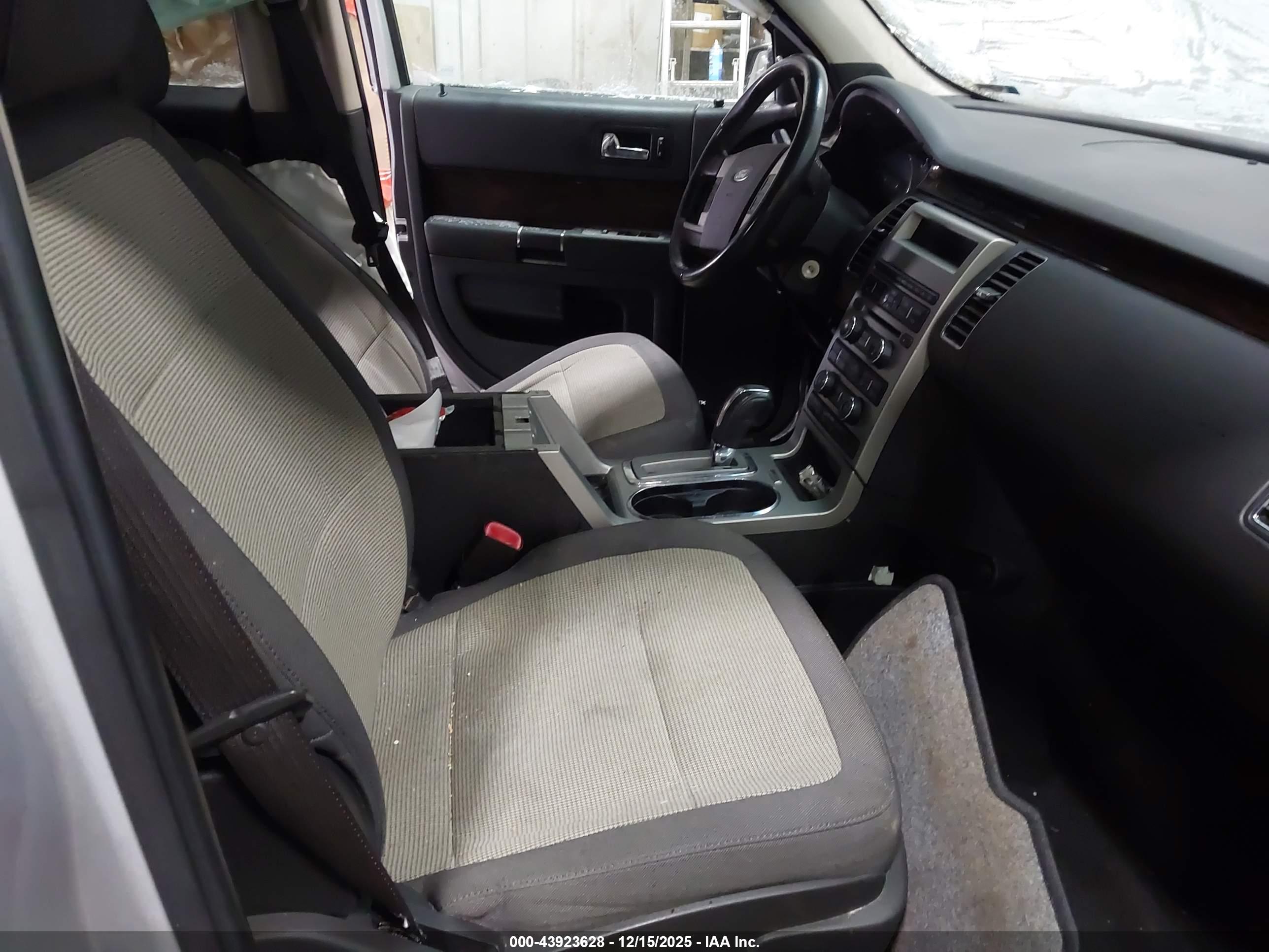 FORD FLEX image 8