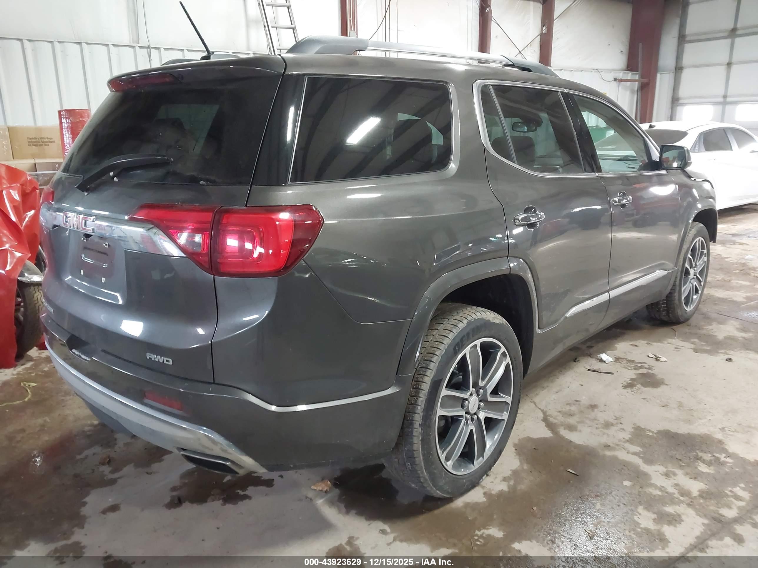 GMC ACADIA image 4