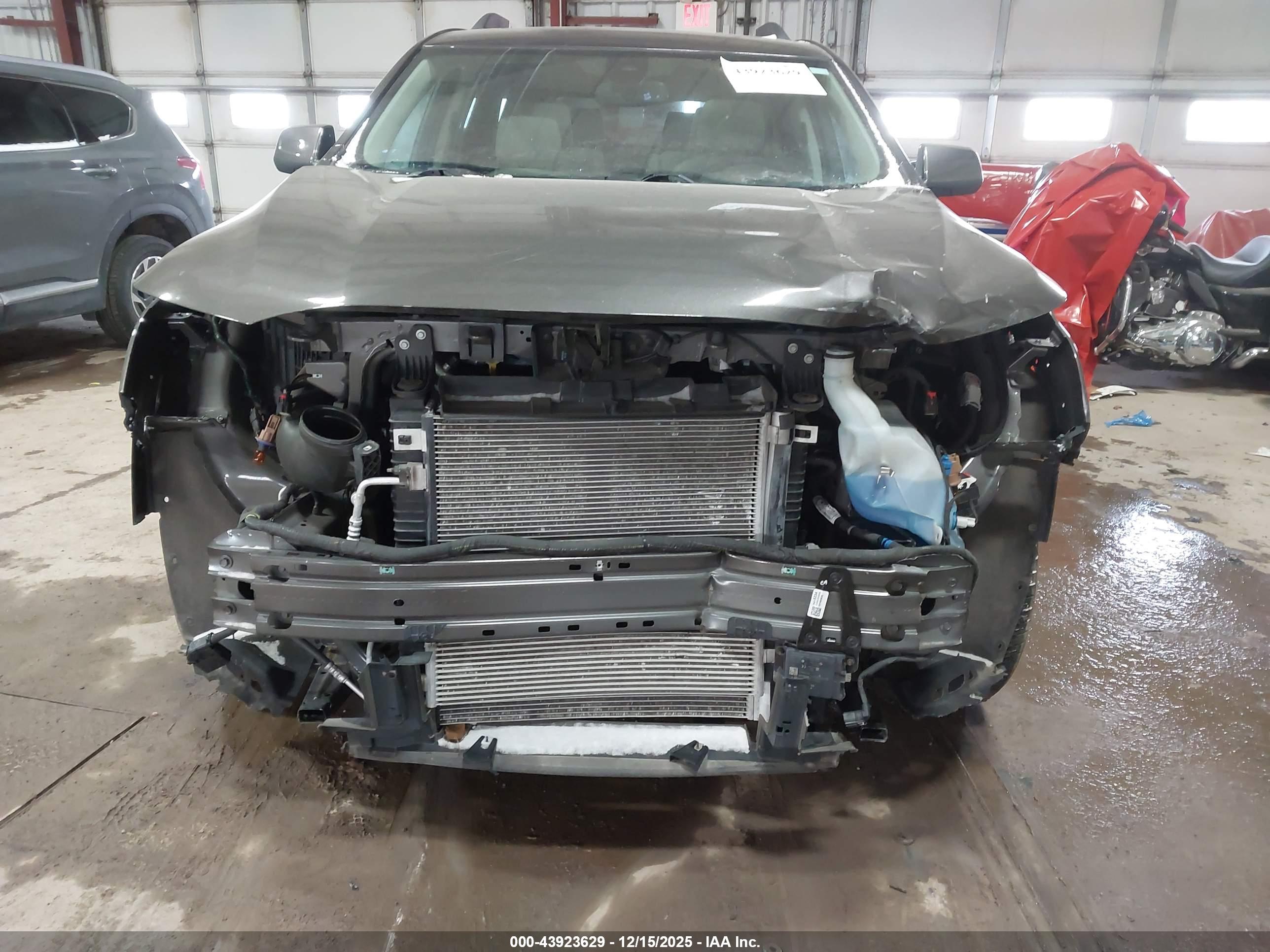 GMC ACADIA image 6