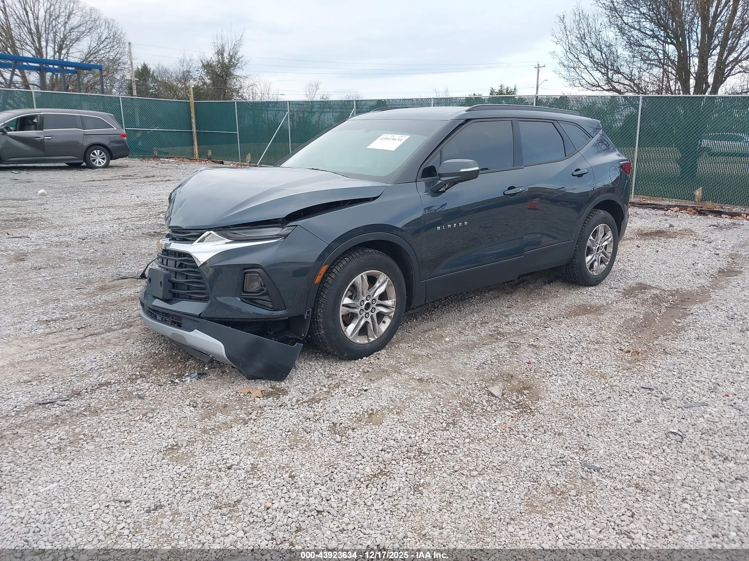CHEVROLET BLAZER image 2