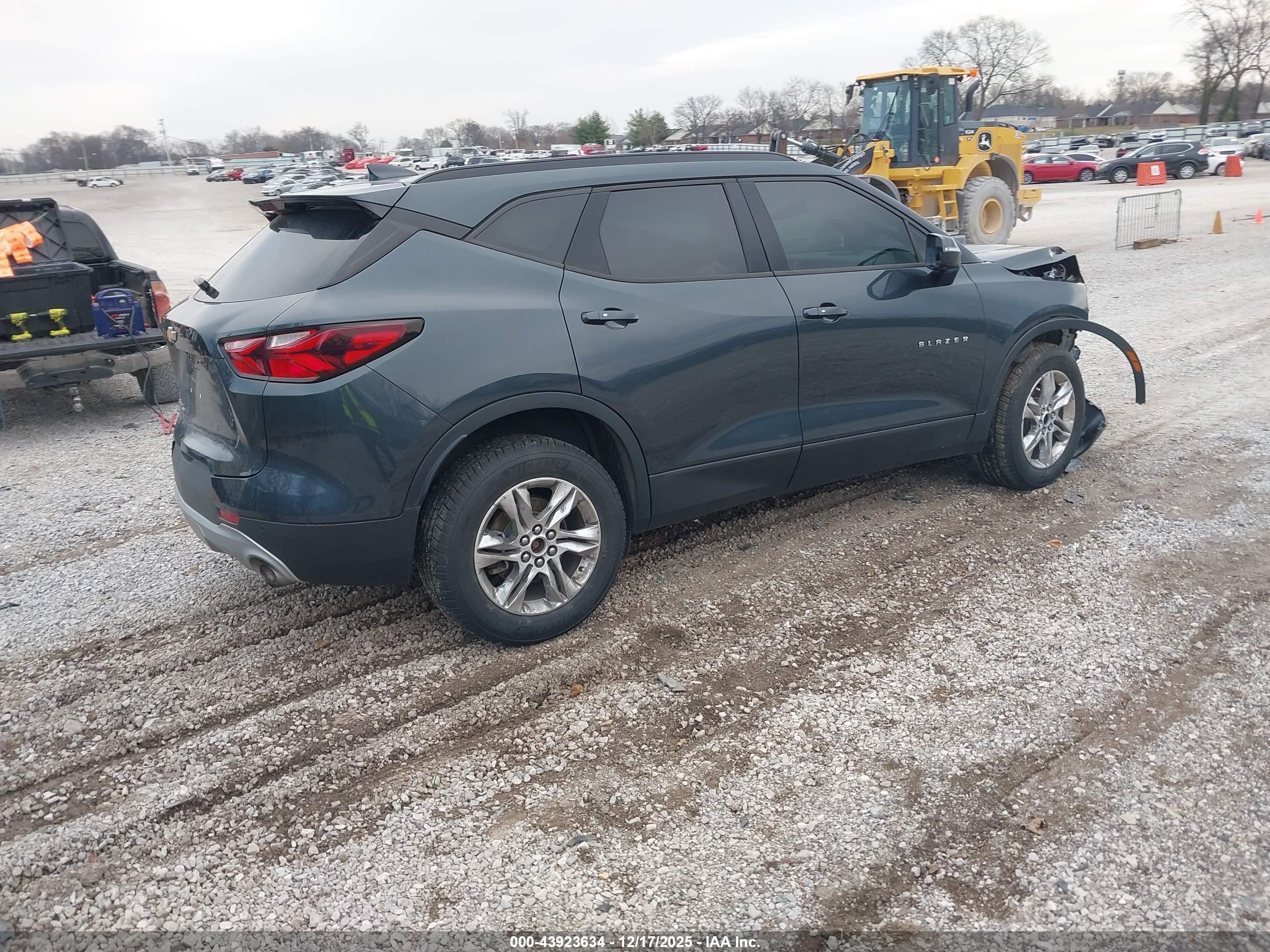 CHEVROLET BLAZER image 4