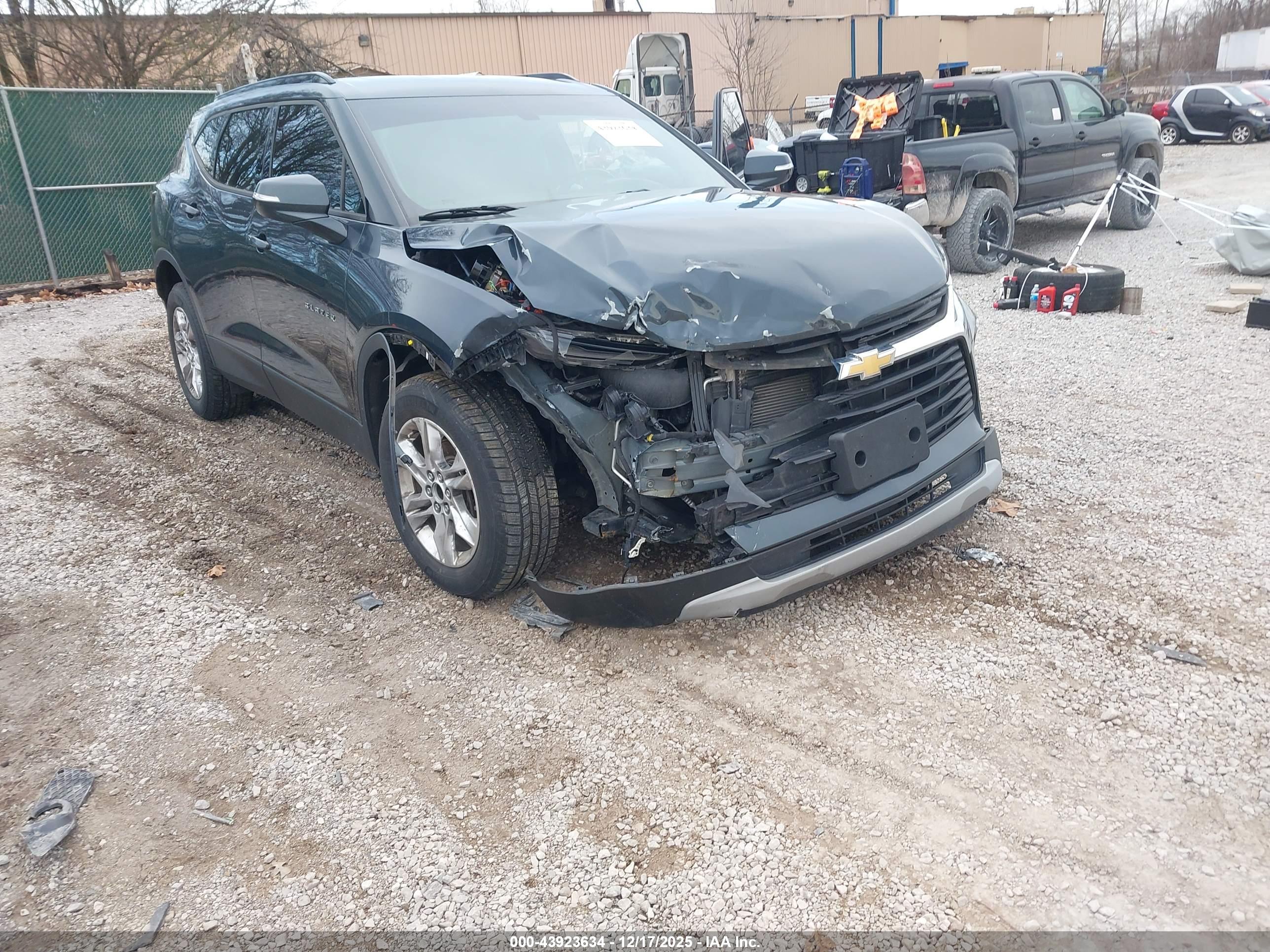 CHEVROLET BLAZER image 6