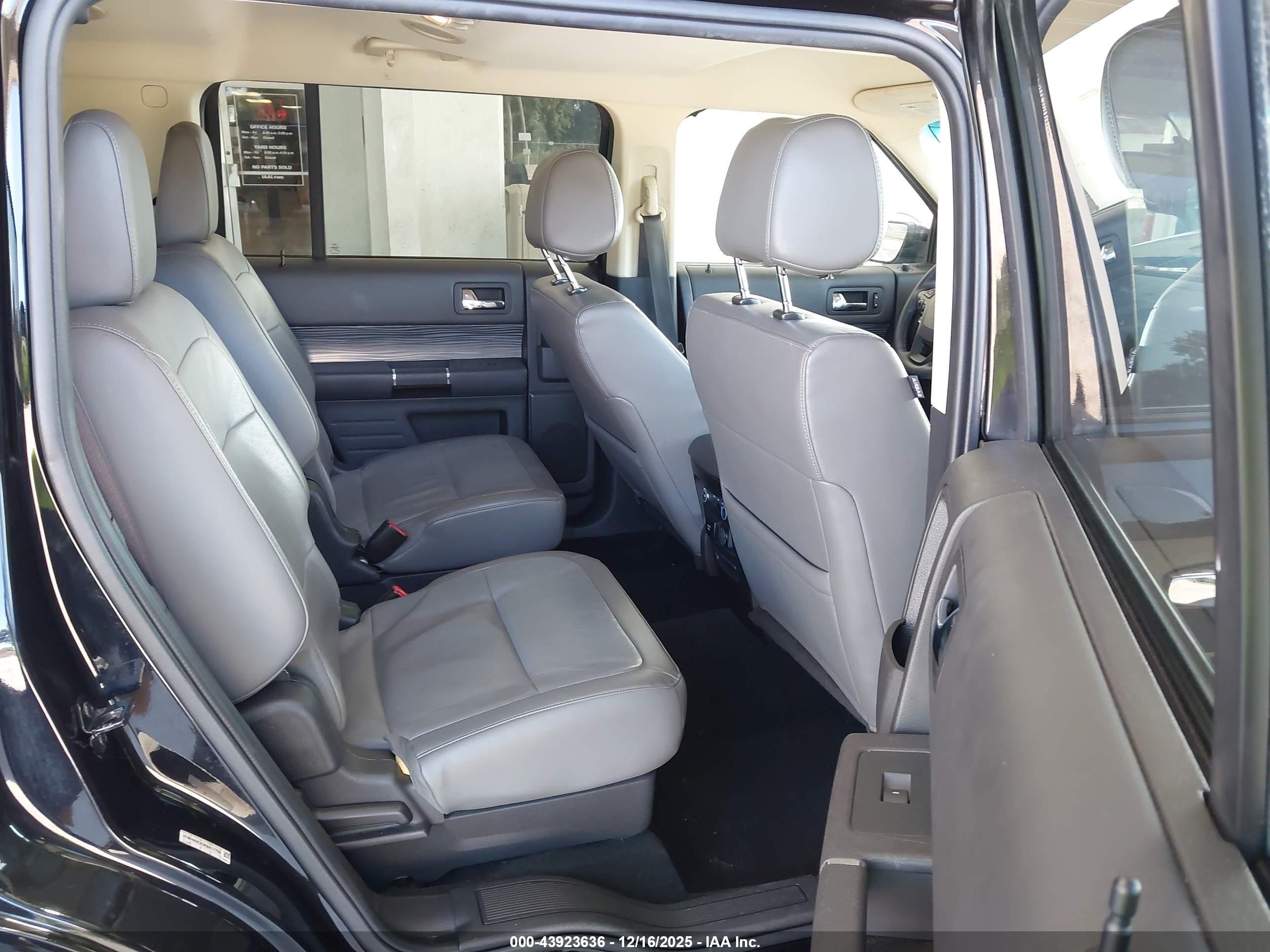 FORD FLEX image 8