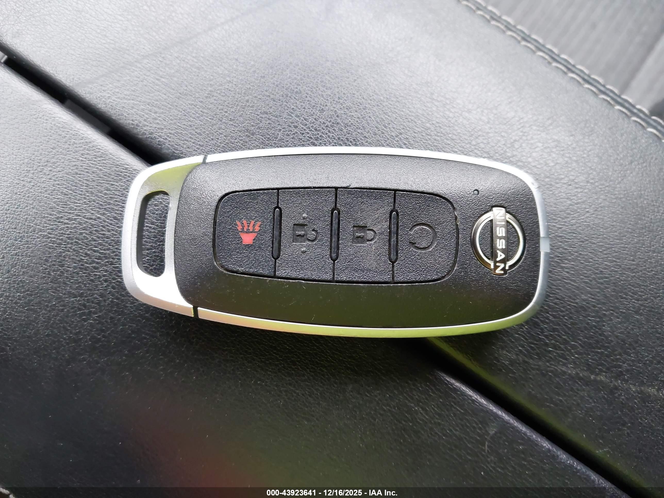 NISSAN ROGUE image 11