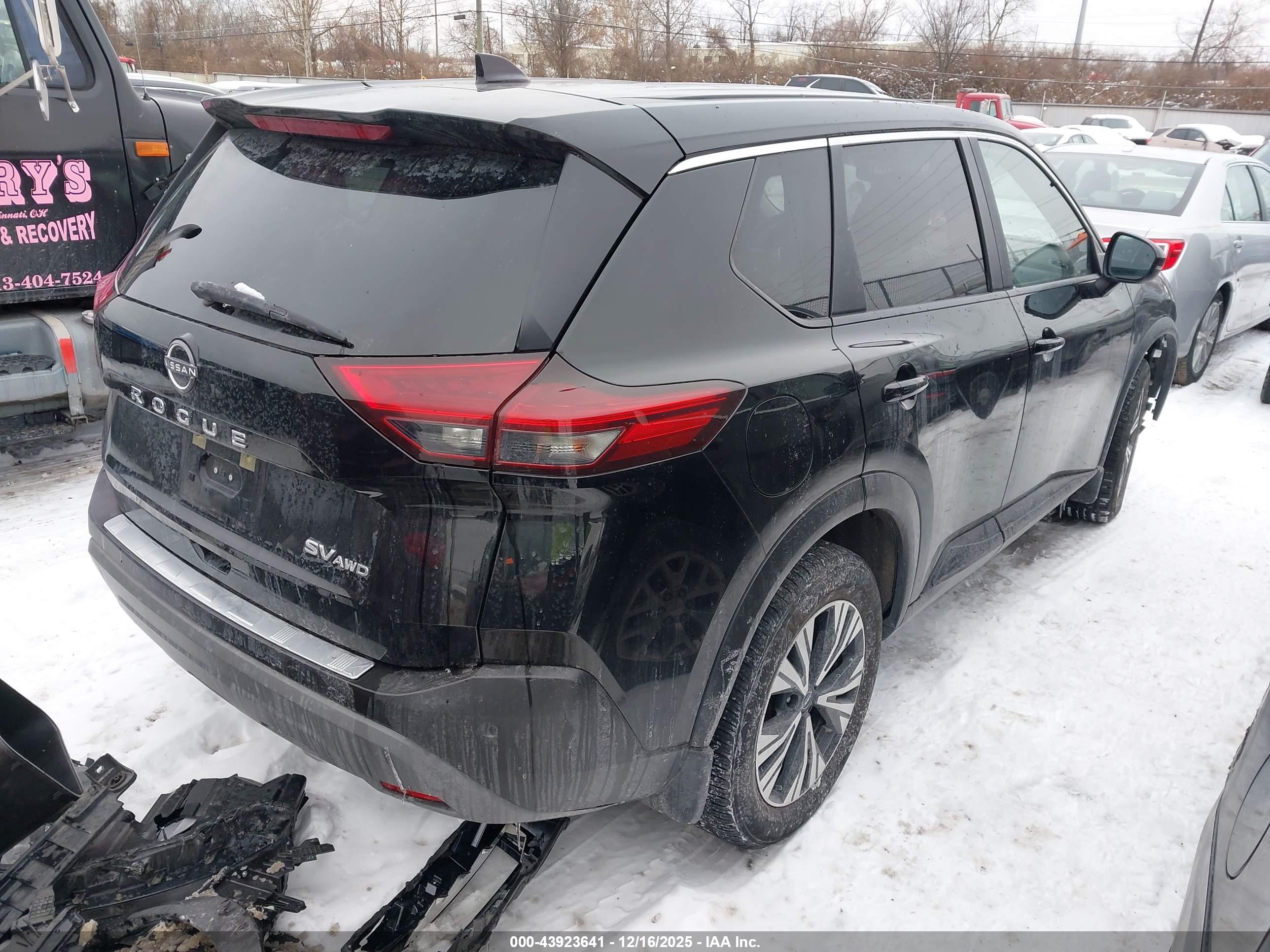 NISSAN ROGUE image 4