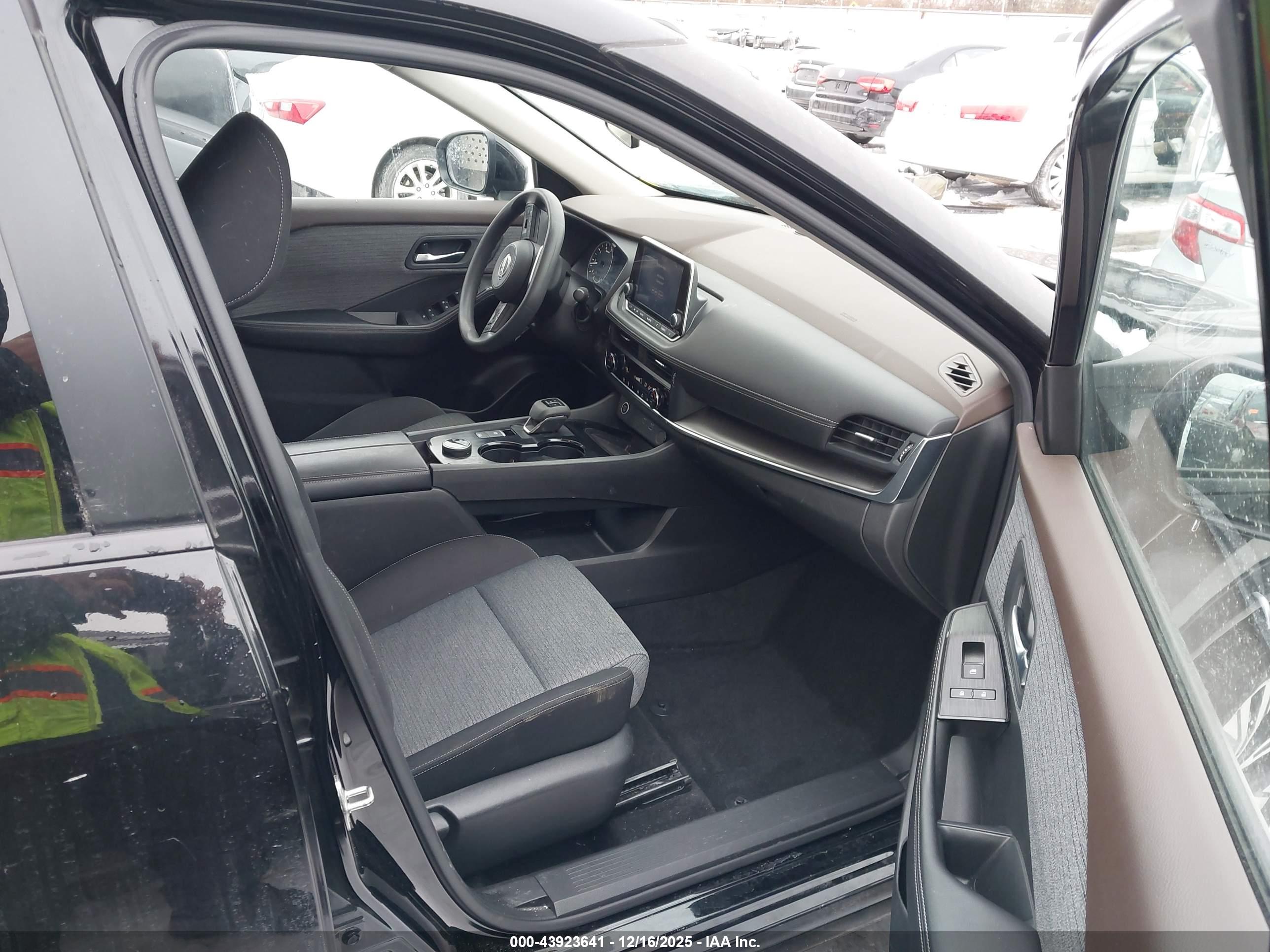 NISSAN ROGUE image 5