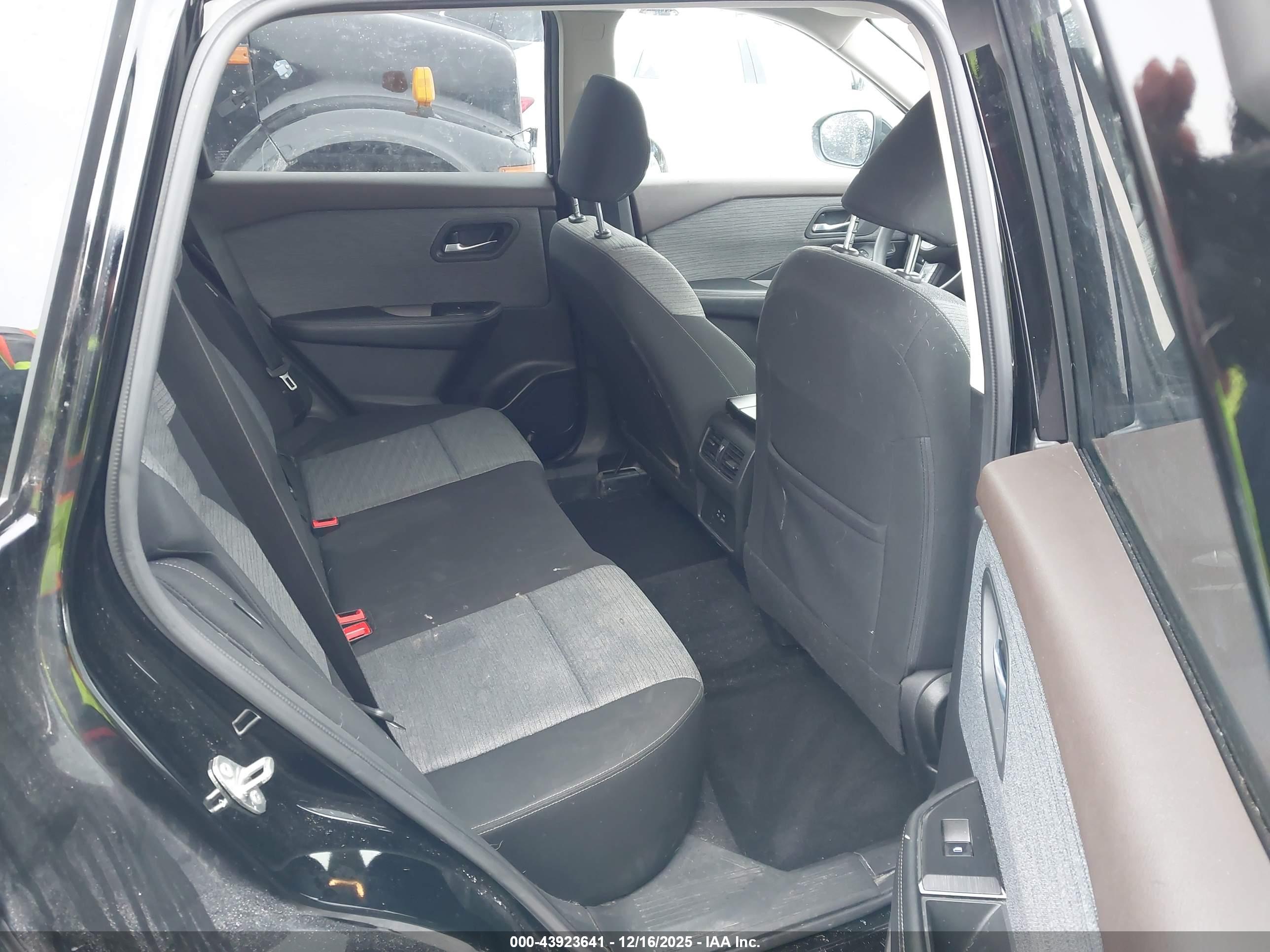 NISSAN ROGUE image 8