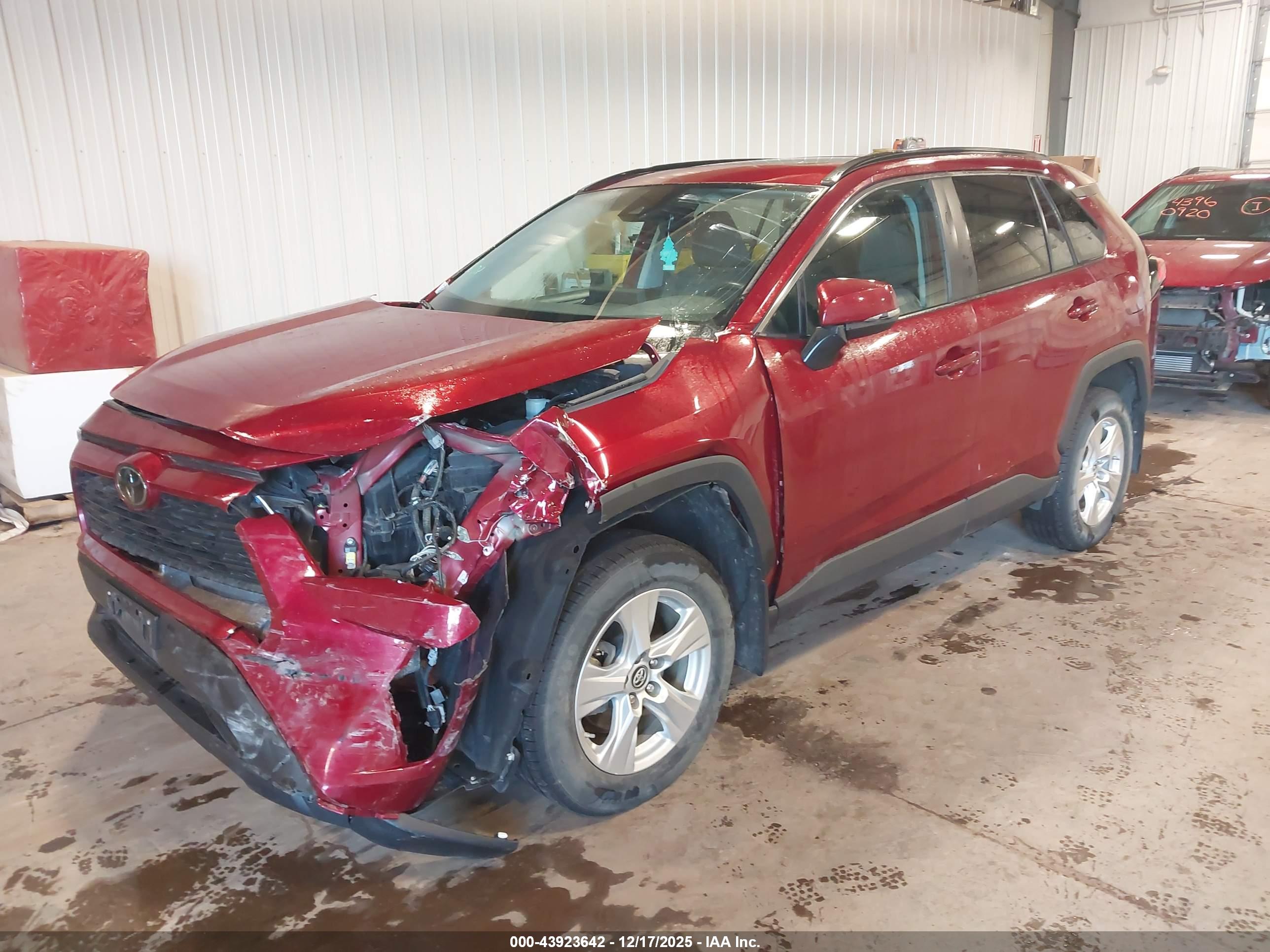 TOYOTA RAV4 image 2