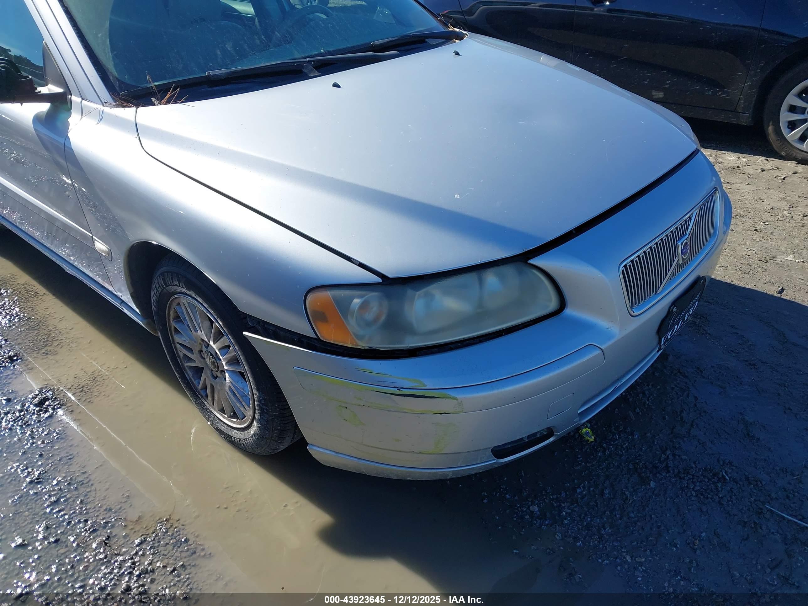 VOLVO V70 image 6