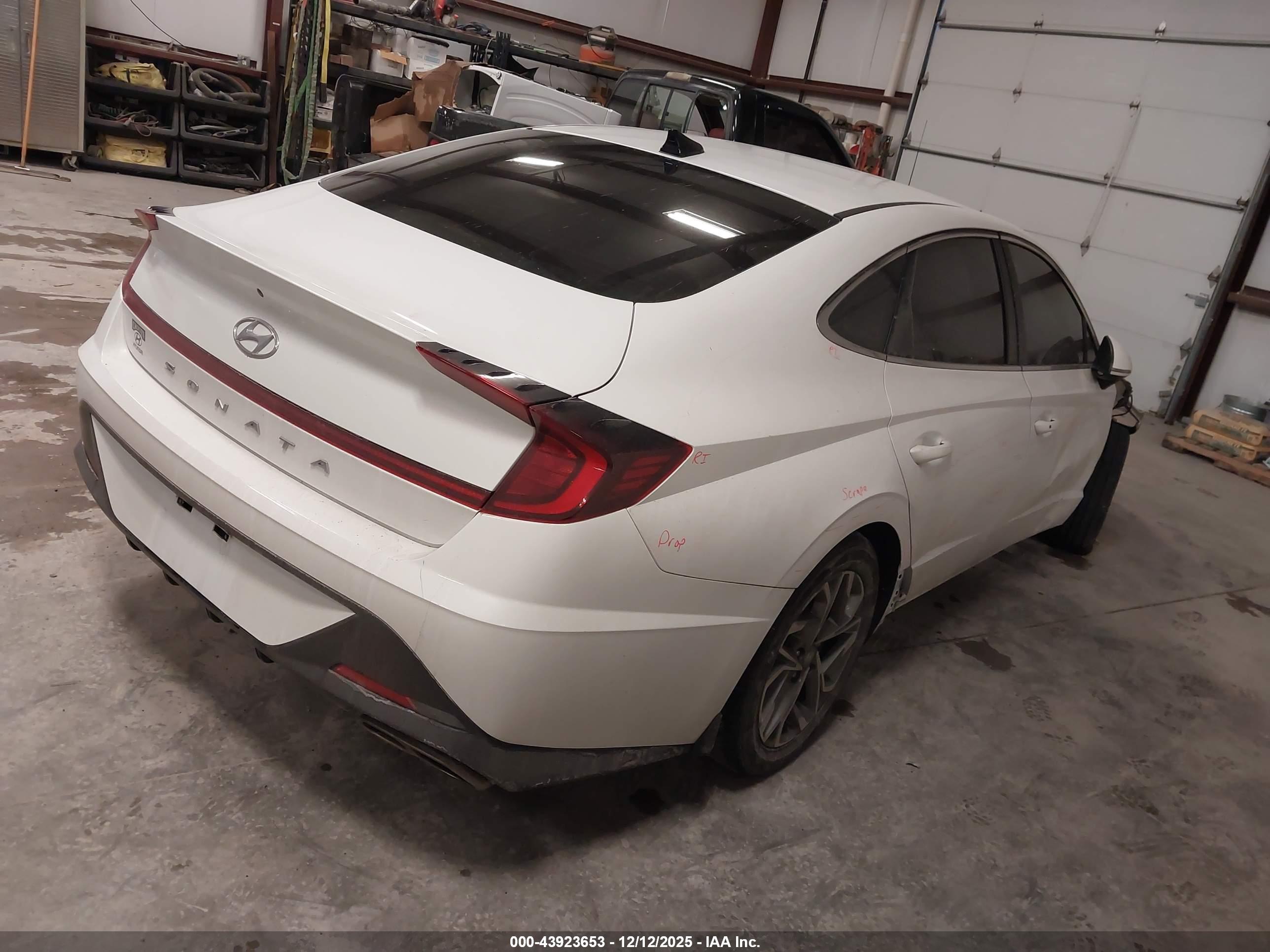 HYUNDAI SONATA image 4
