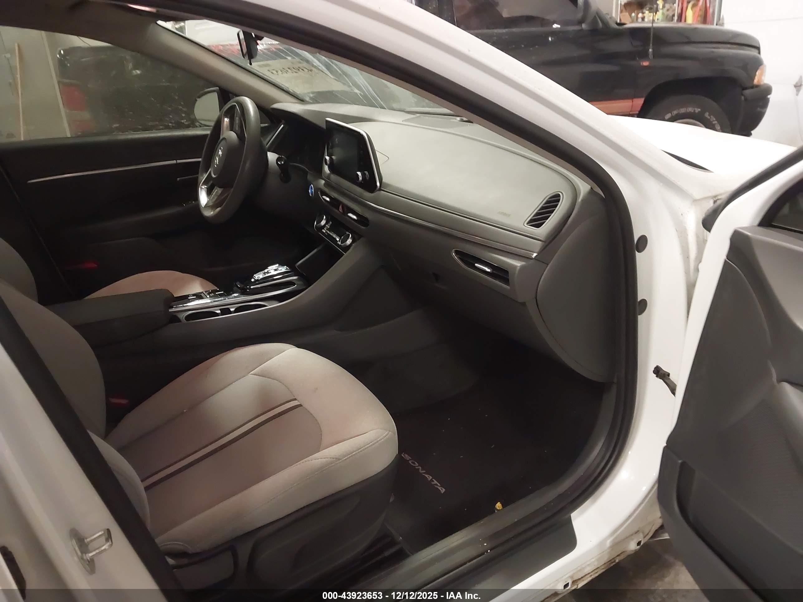 HYUNDAI SONATA image 5